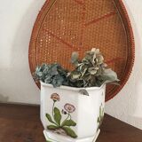 Cover - white ceramic pot decorated with stylized flowers.