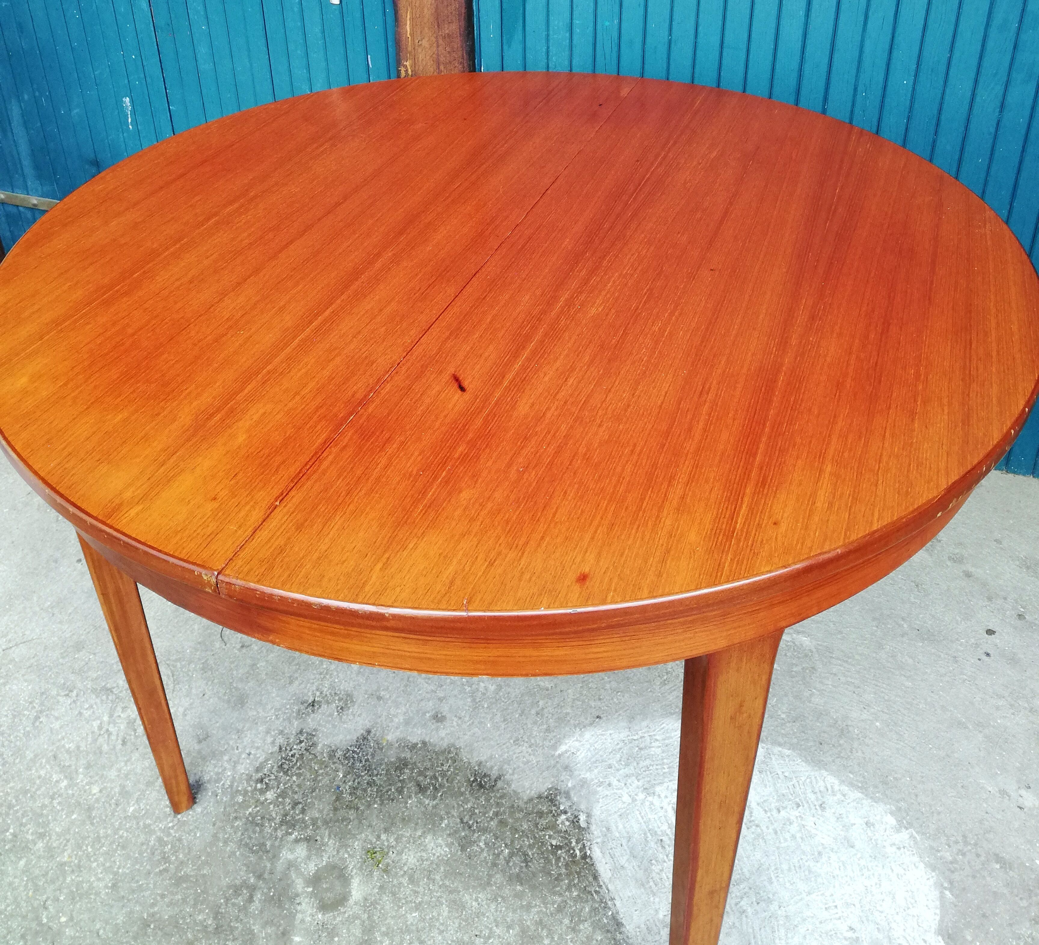 Expandable roundtable