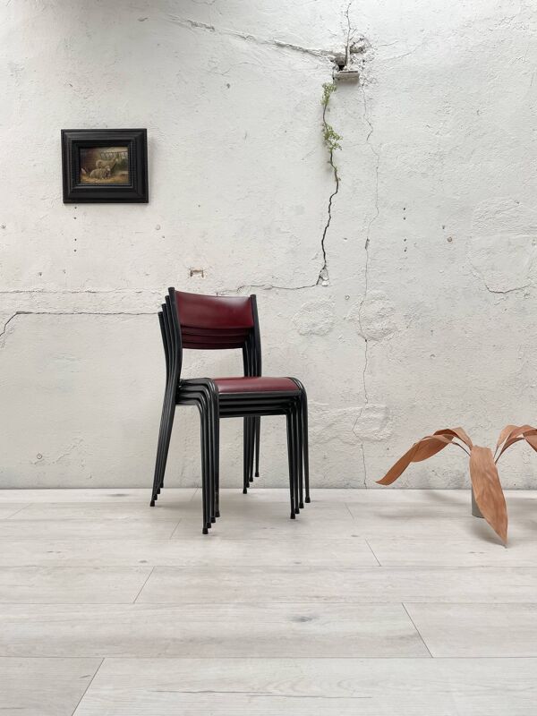 Suite de 4 chaises vintage Mullca 510.