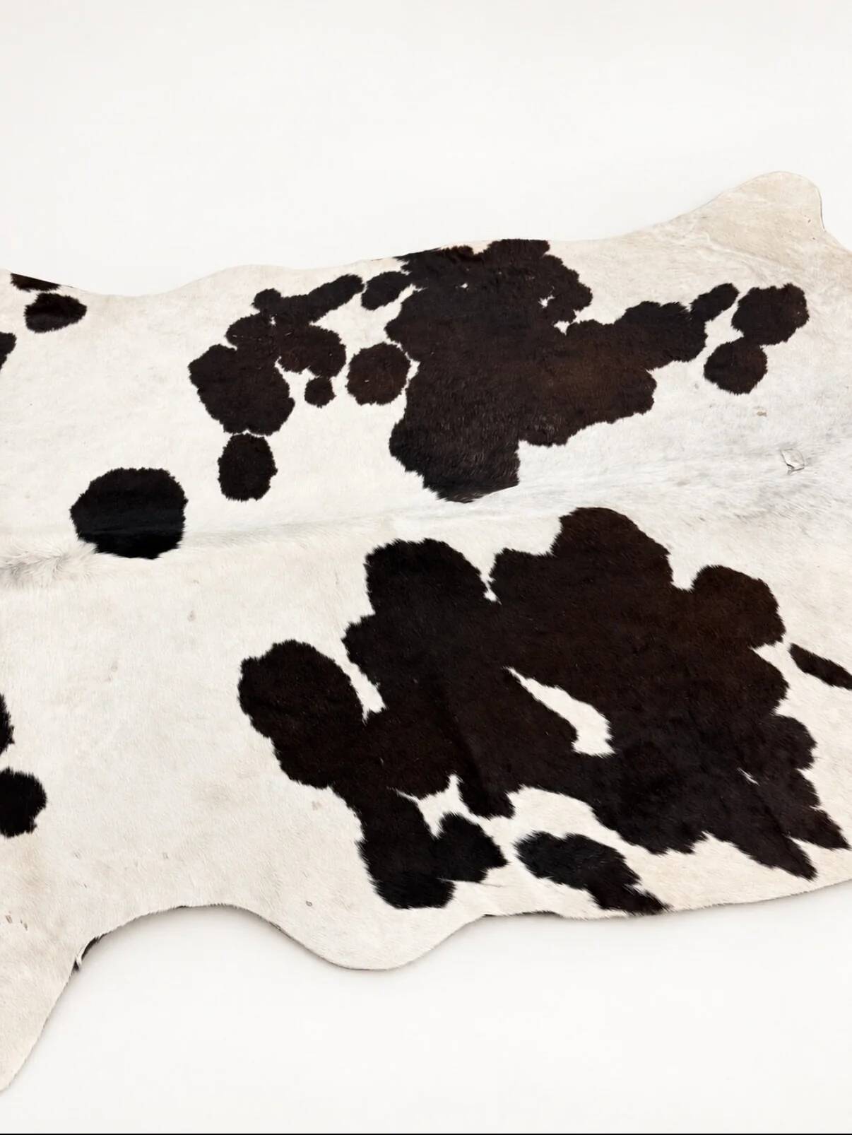 Tapis en peau de vache véritable noir et blanc