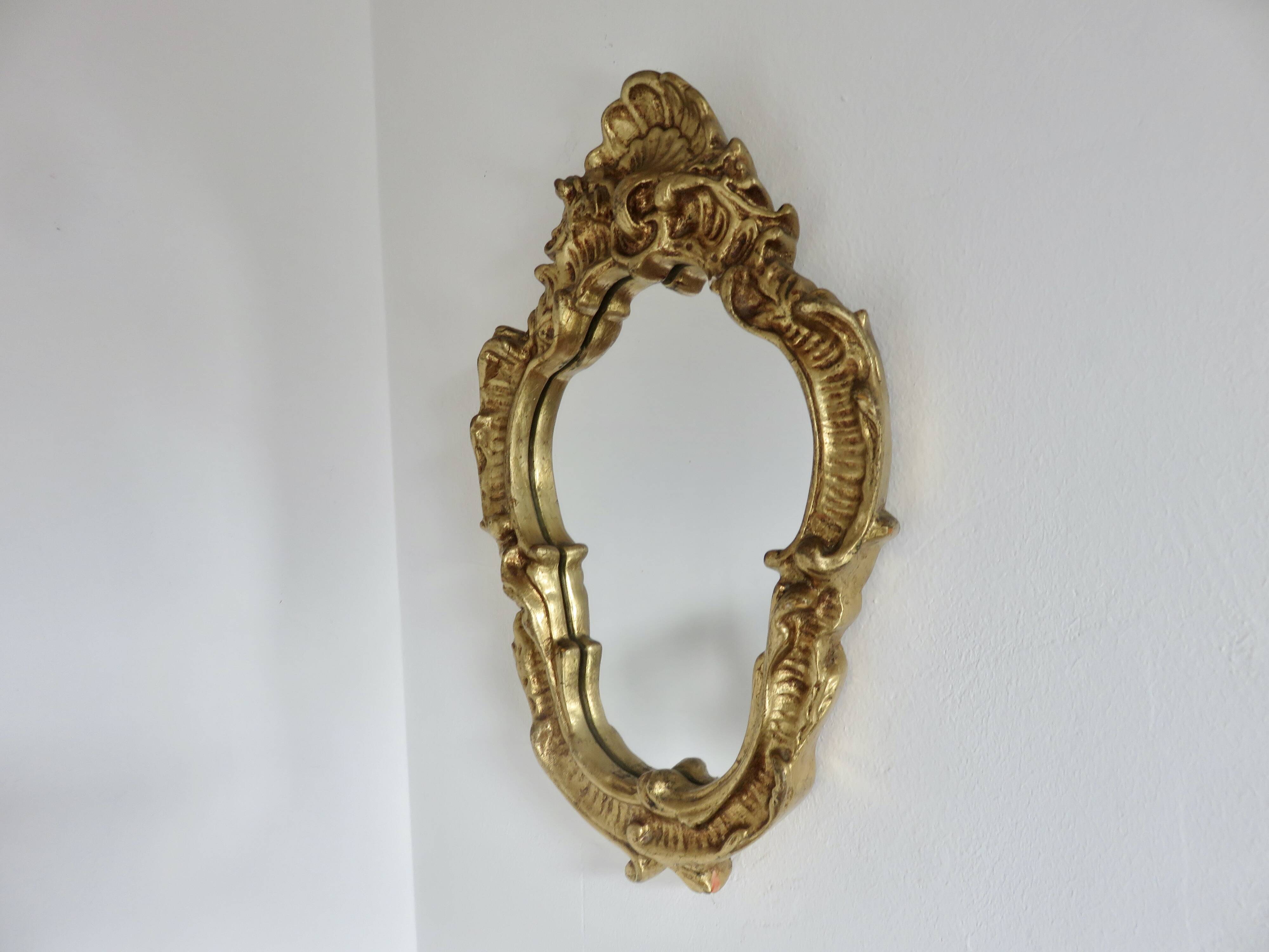 Miroir mural style baroque, en résine dorée, 1960/70