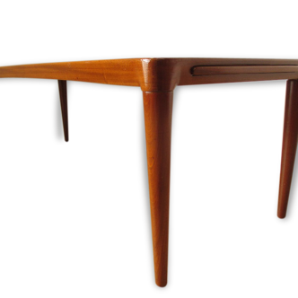 Long coffee table in teak