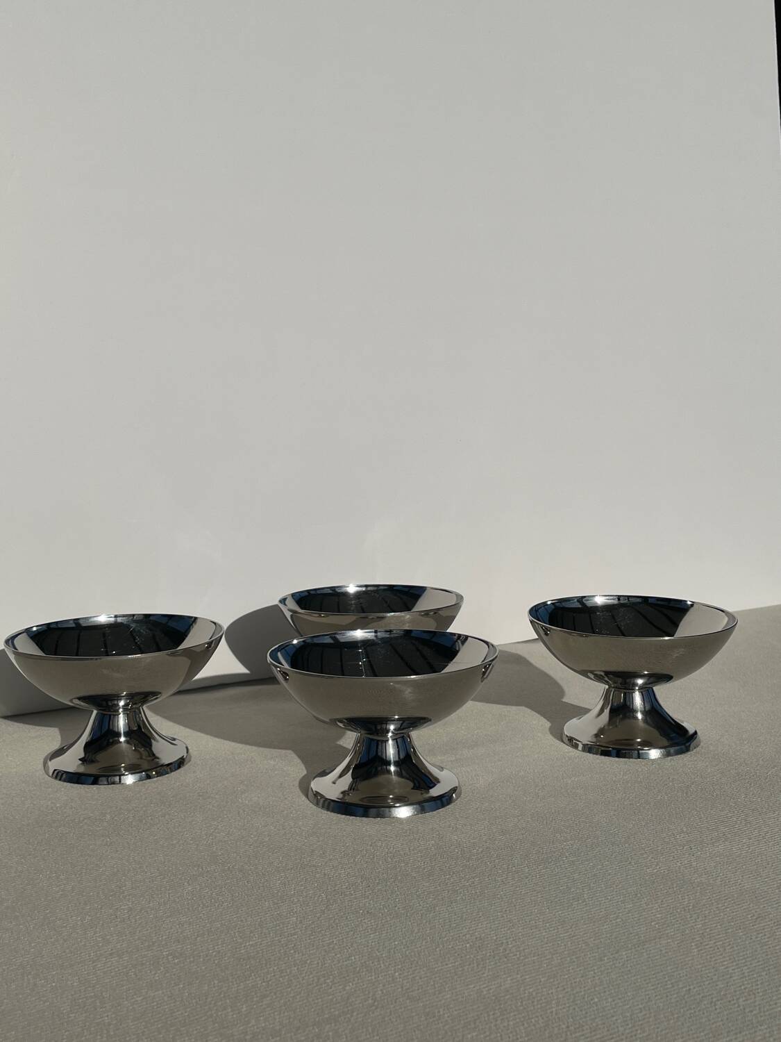 Set of 4 metal glasses / vintage stainless steel ice cream cups on a stand.