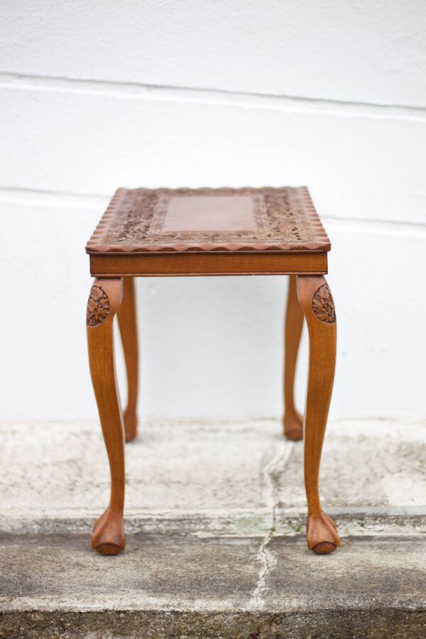 Table guéridon bois sculpté fait à la main, table basse moulurée vintage, table pieds griffe