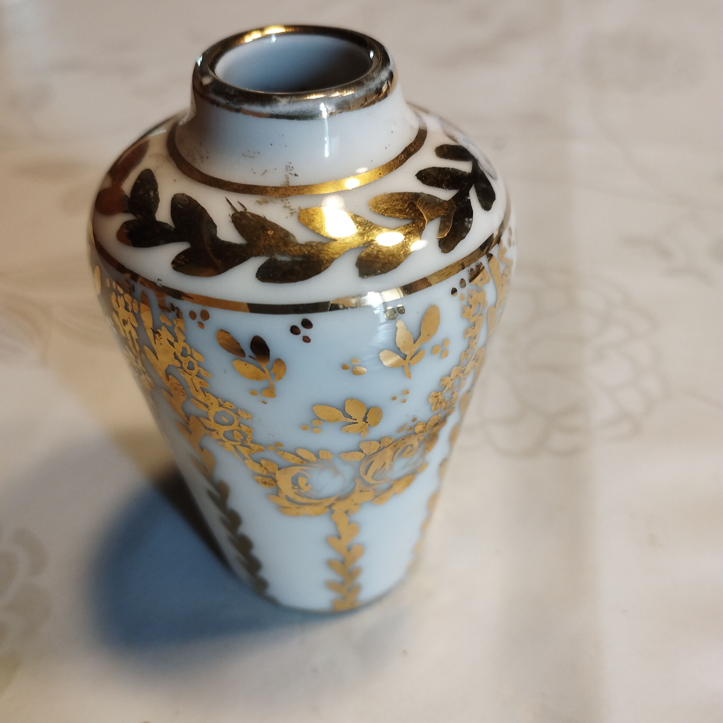 Soliflore vase in Limoges porcelain painted in gold by hand and signed