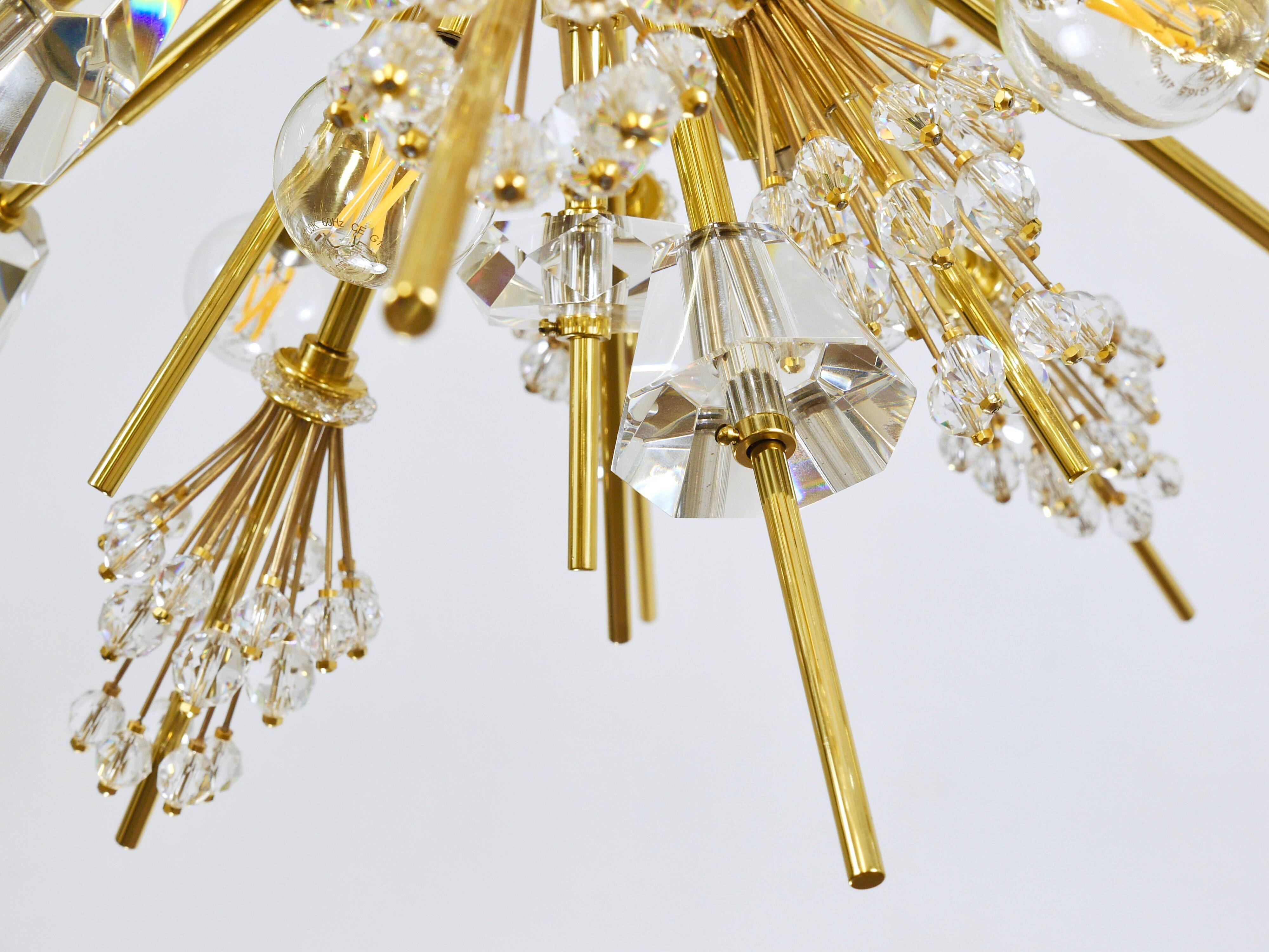 Grand Sputnik chandelier Metropolitan Opera in crystal and brass J.L. Lobmeyr