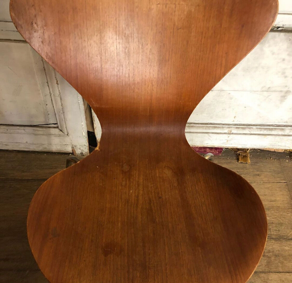 Suite of 7 chairs series 7 or 3107 by Arne Jacobsen ed. Fritz Hansen
