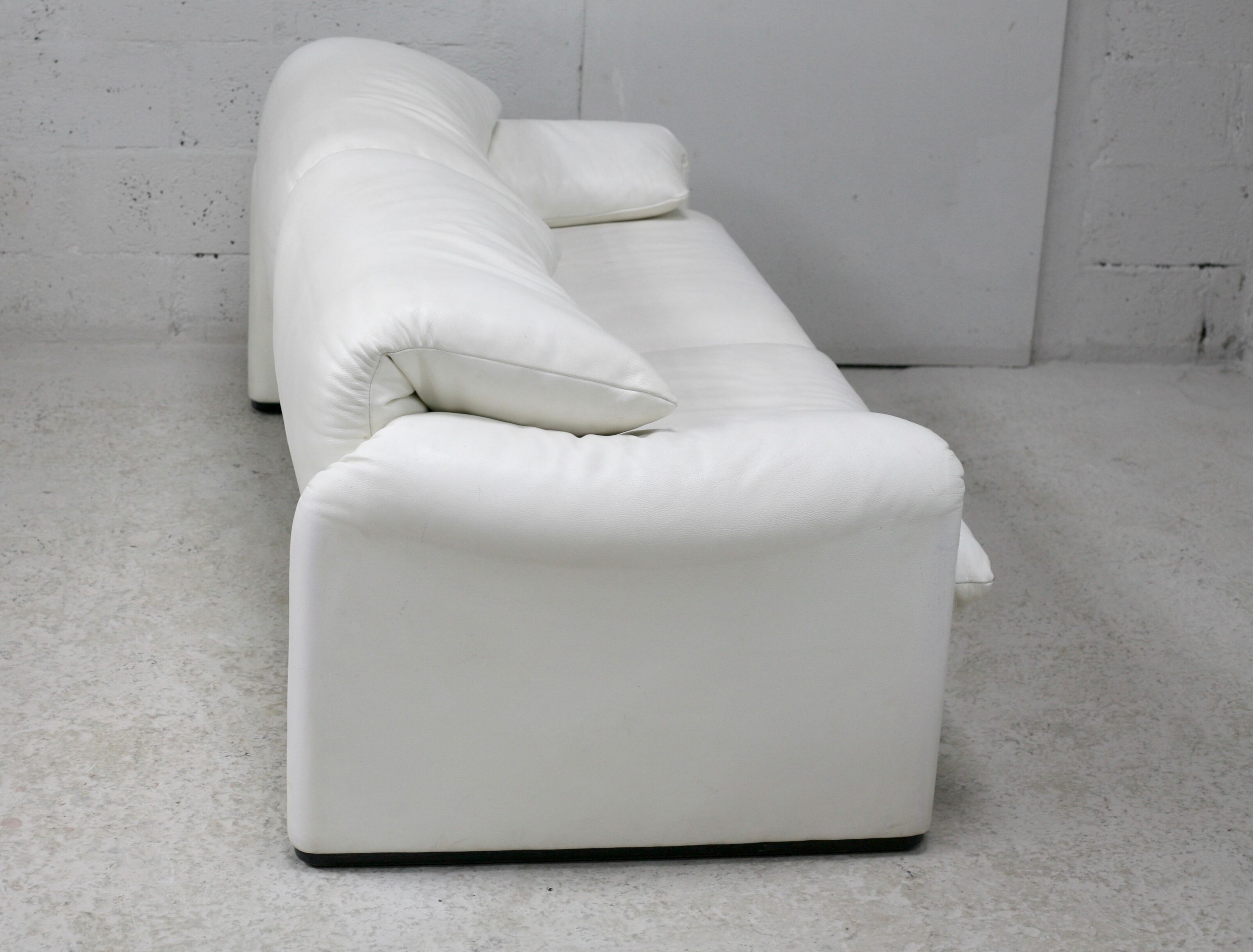 Canapé Maralunga de Vico Magistretti, Cassina, cuir blanc, Italie, circa 1970