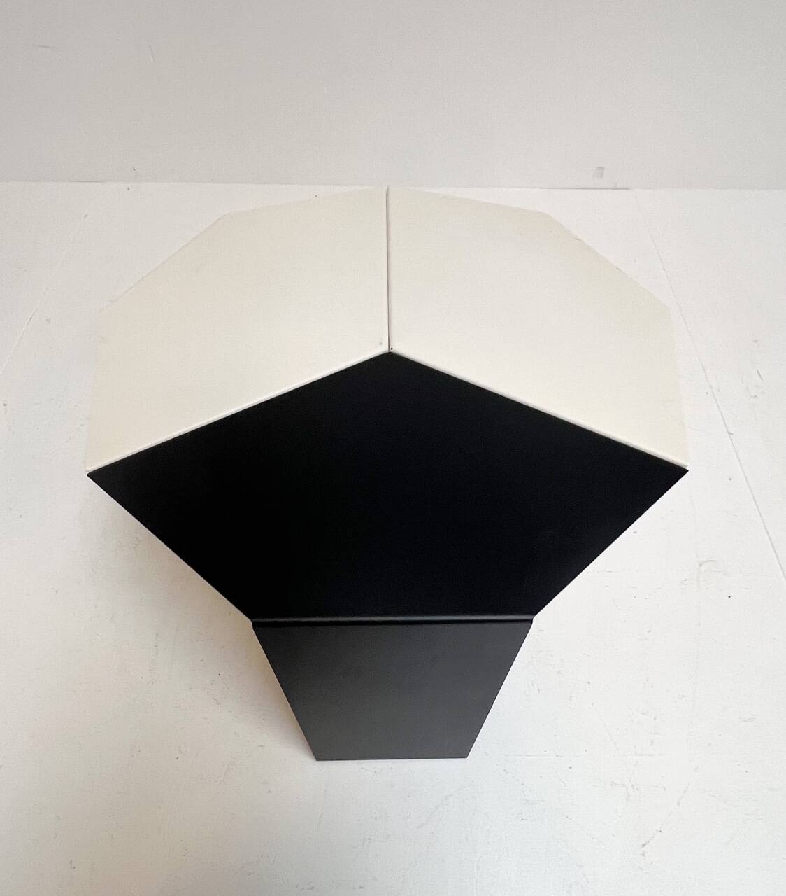 Table d'appoint OVNI par Edwin van Sommeren, après 2000