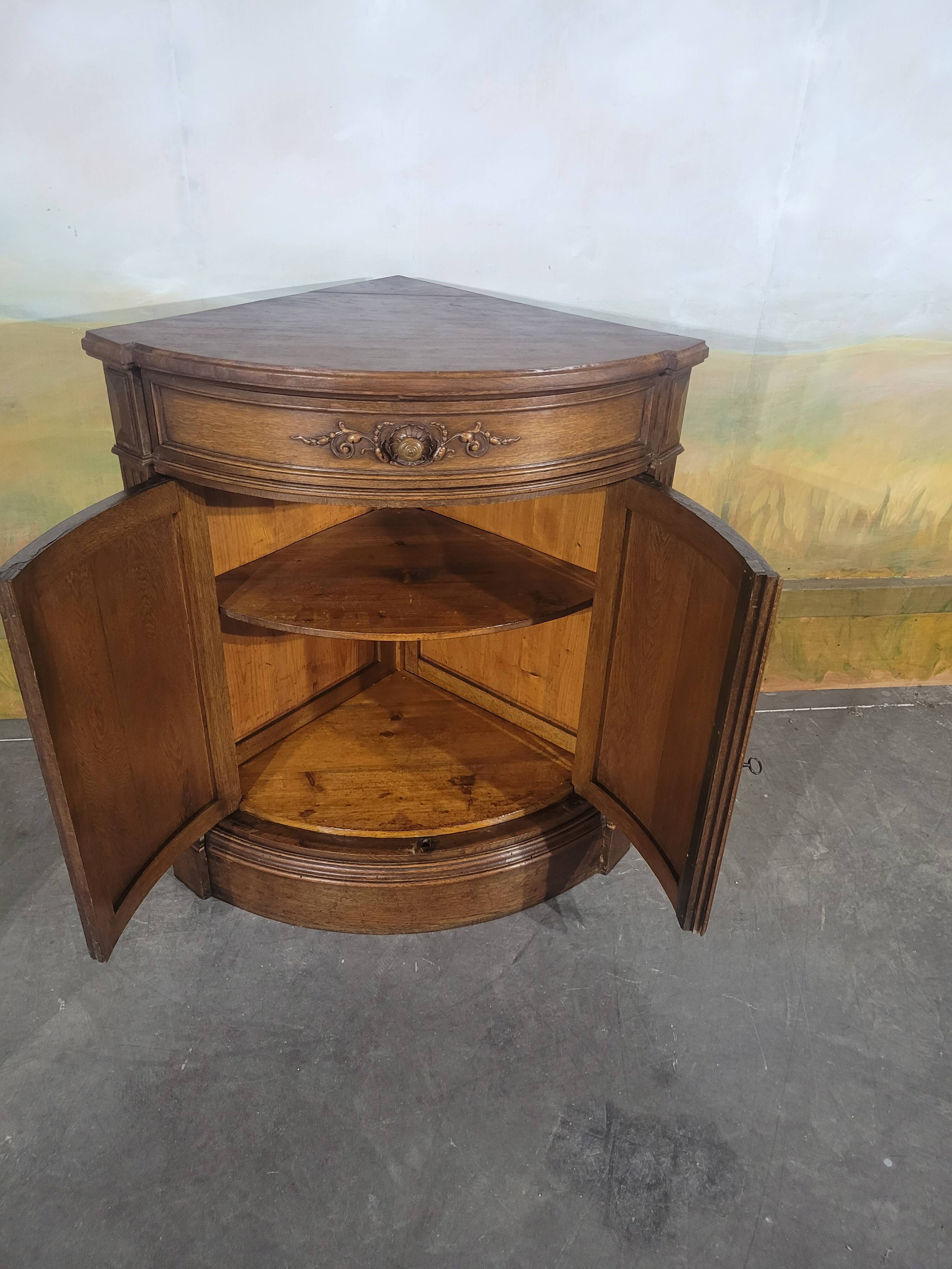 Encoignure en chêne XIX ème