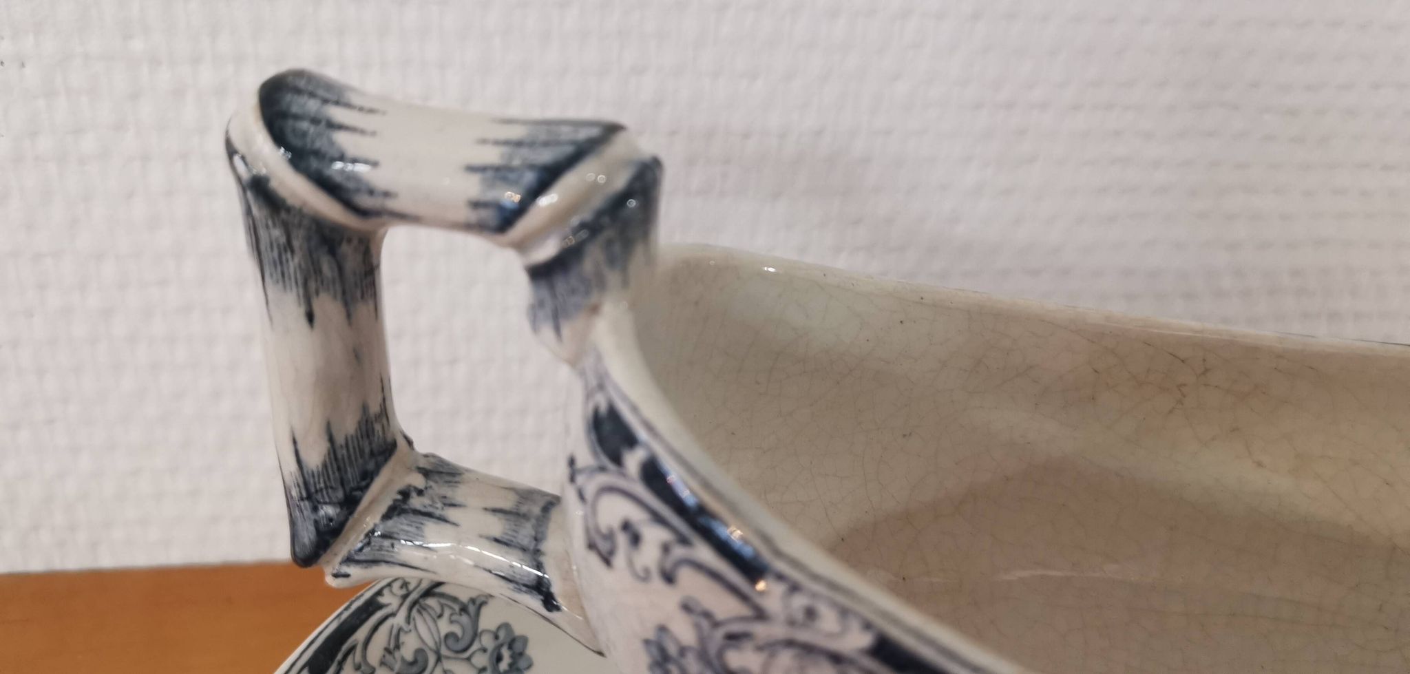 Gravy boat on foot in blue/green iron clay model "Mignon", H & Cie Sarreguemines