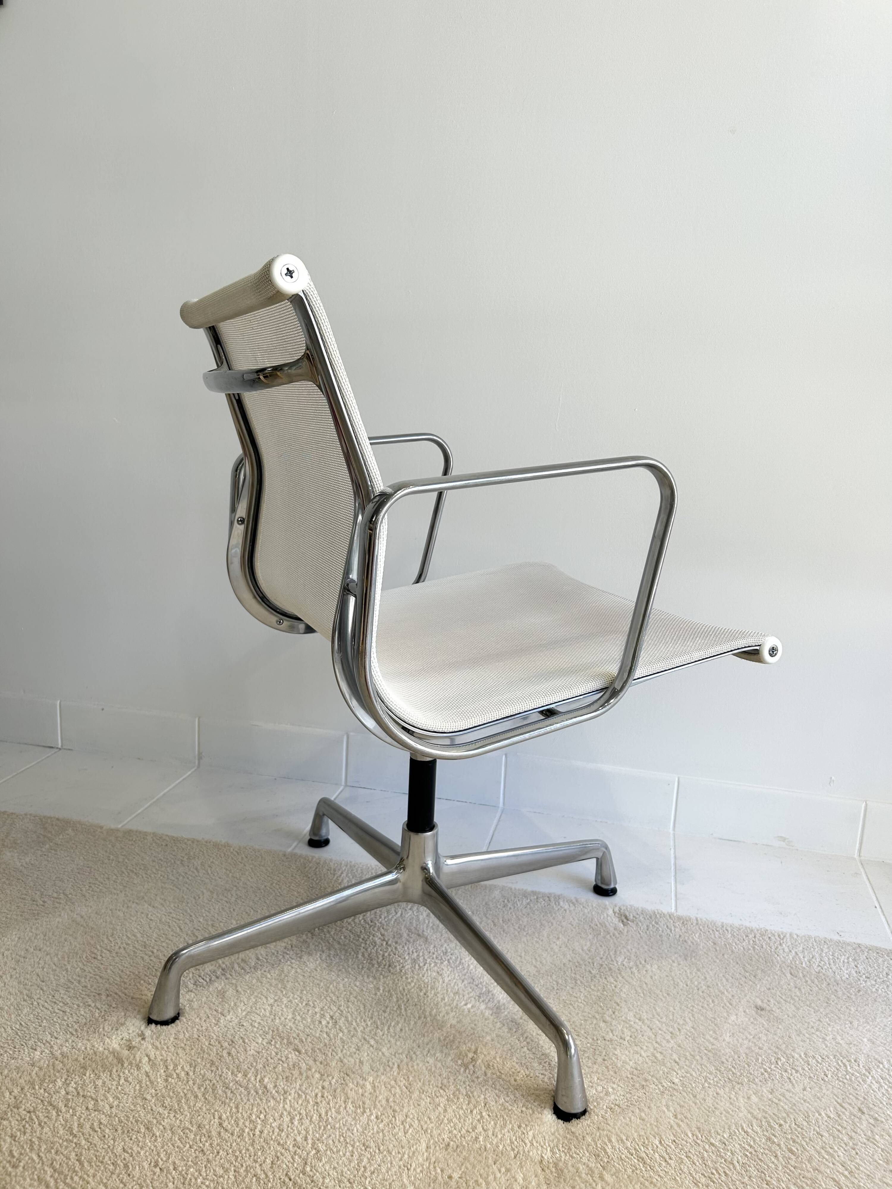 Eames EA108 swivel chair Vitra