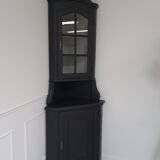 Corner cabinet