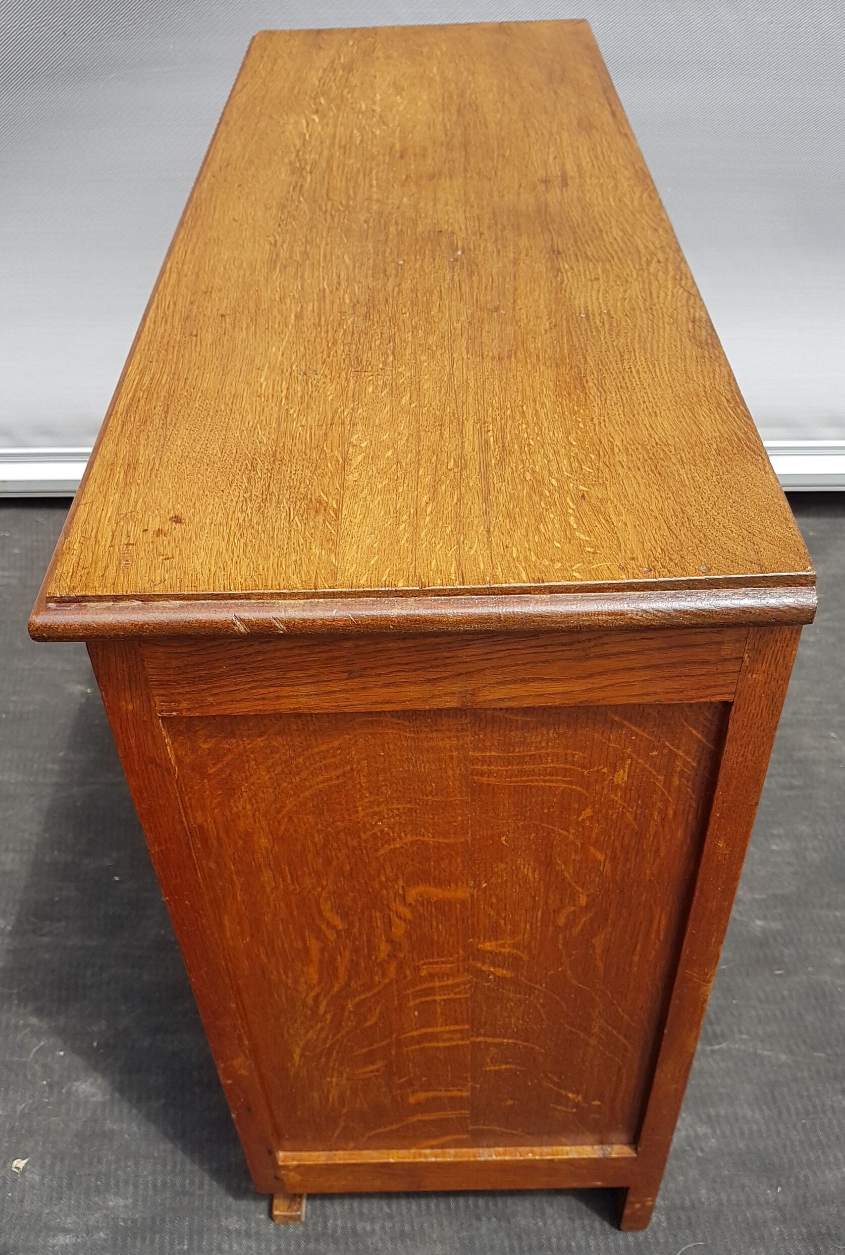 Bookcase Bibus pedestal moustache