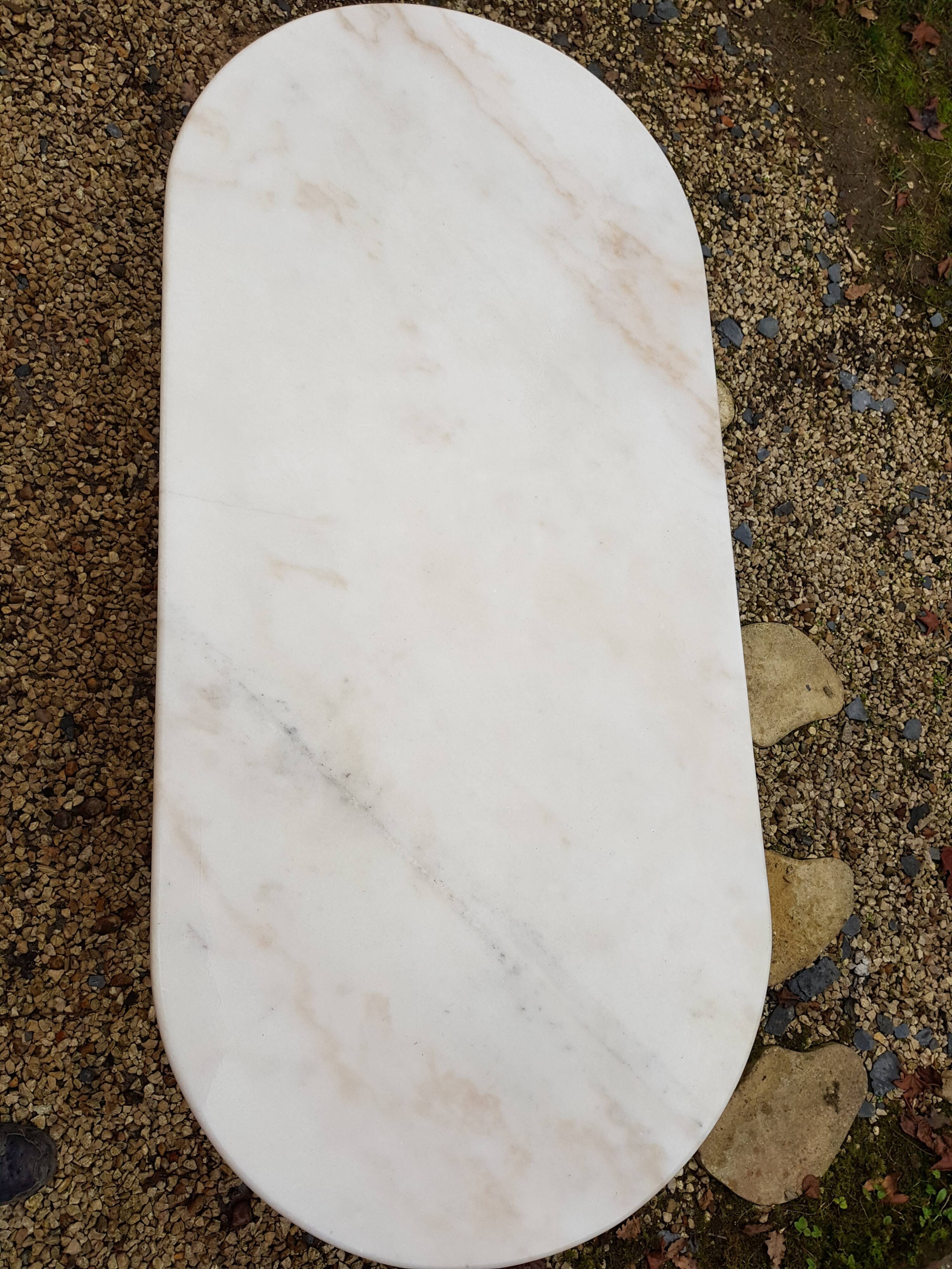 Bistro table in marble and cast iron