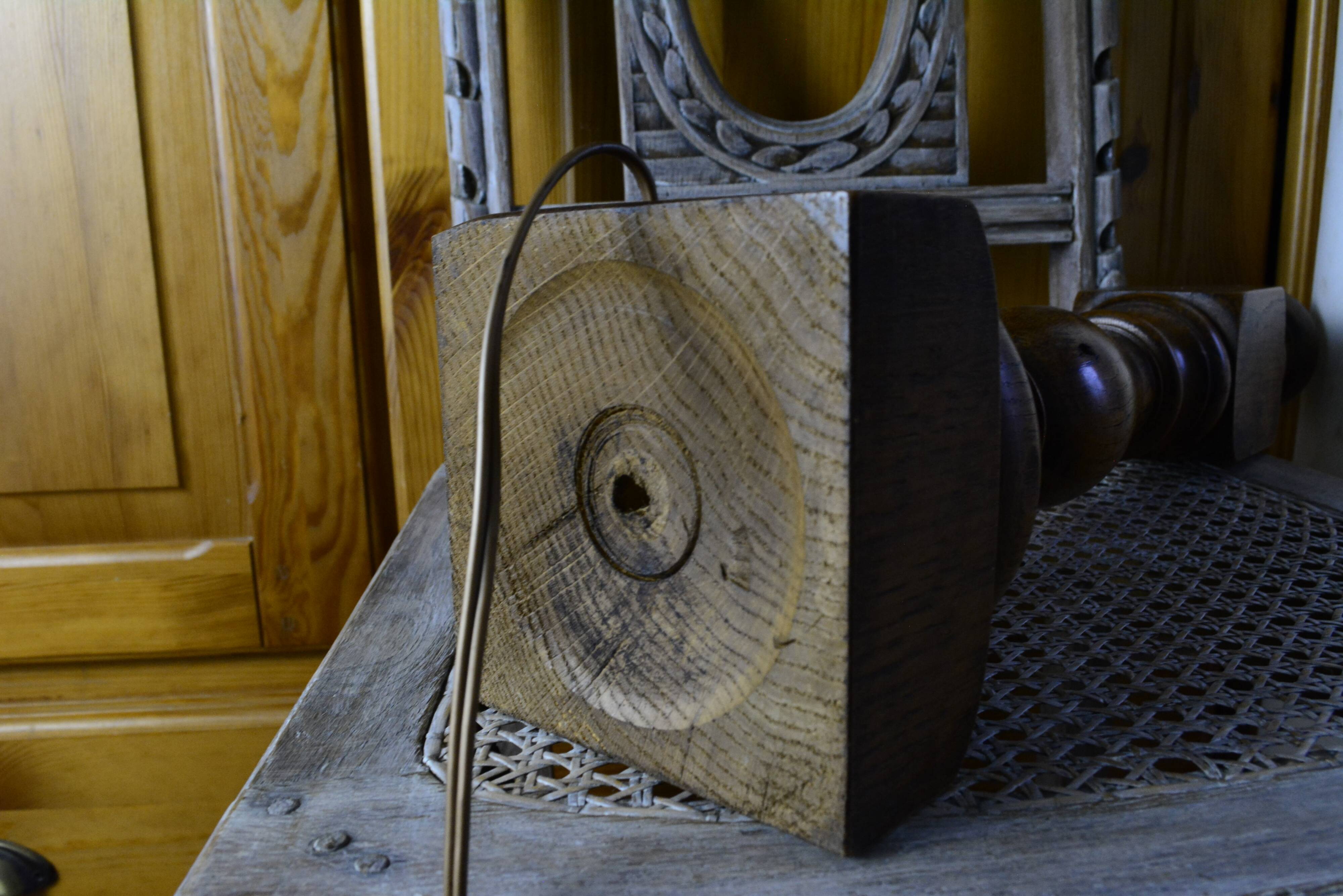Pied de lampe en bois massif