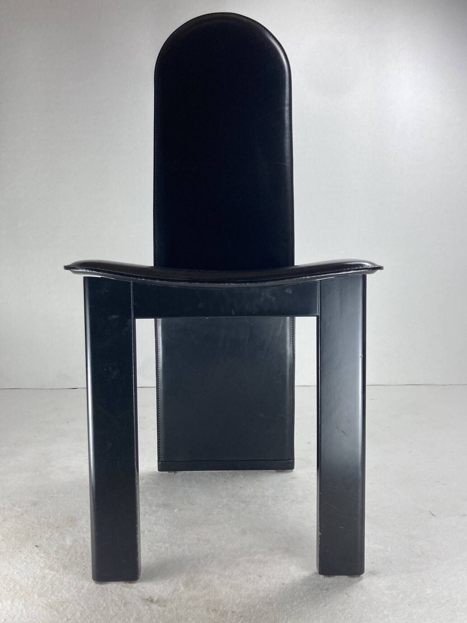 Post modern Memphis high back black leather stitched organic dining chairs, set of 6. Italy, 1980s