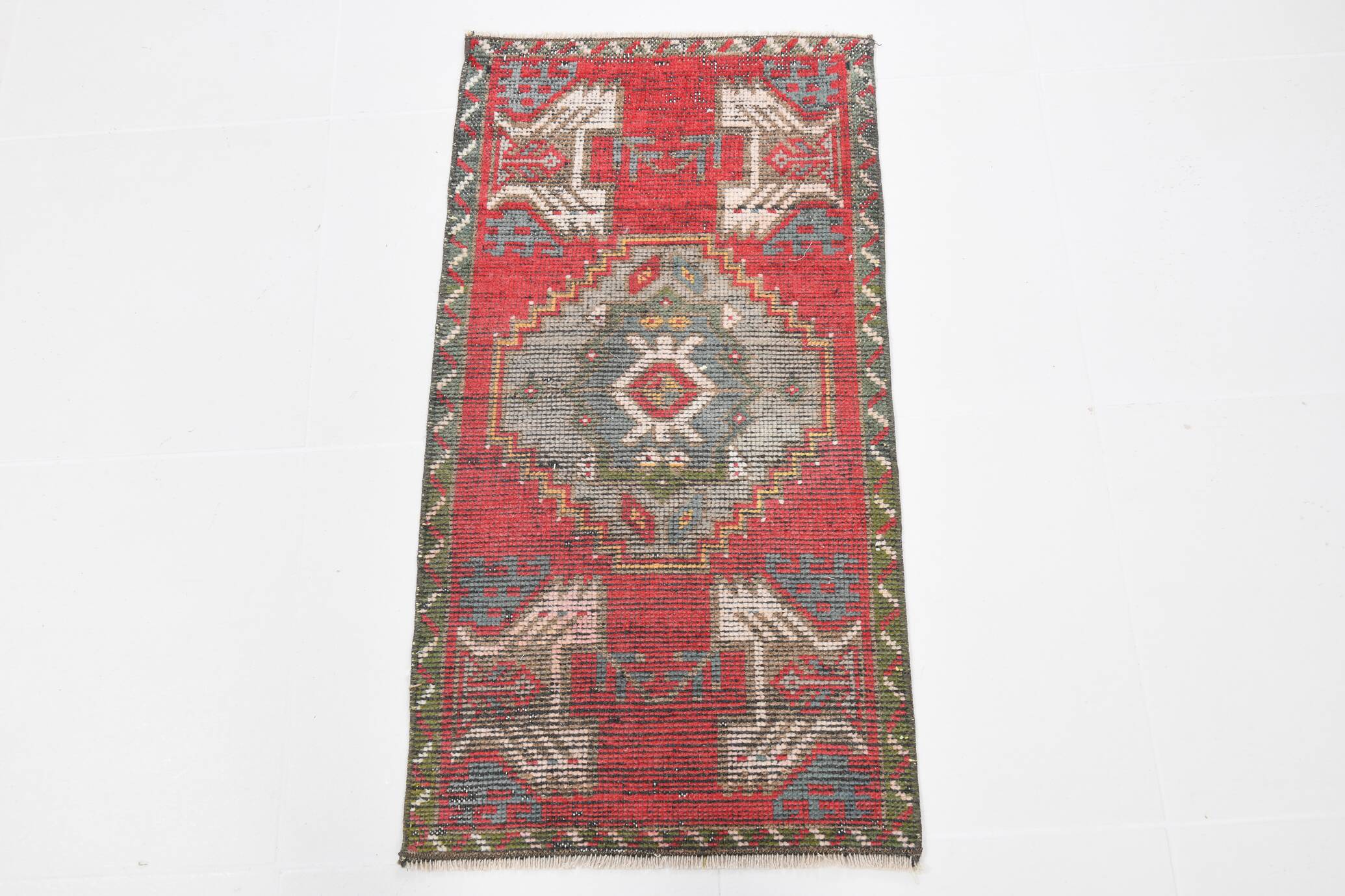 2x3 Red Green Oriental Vintage Rug, 48x89Cm