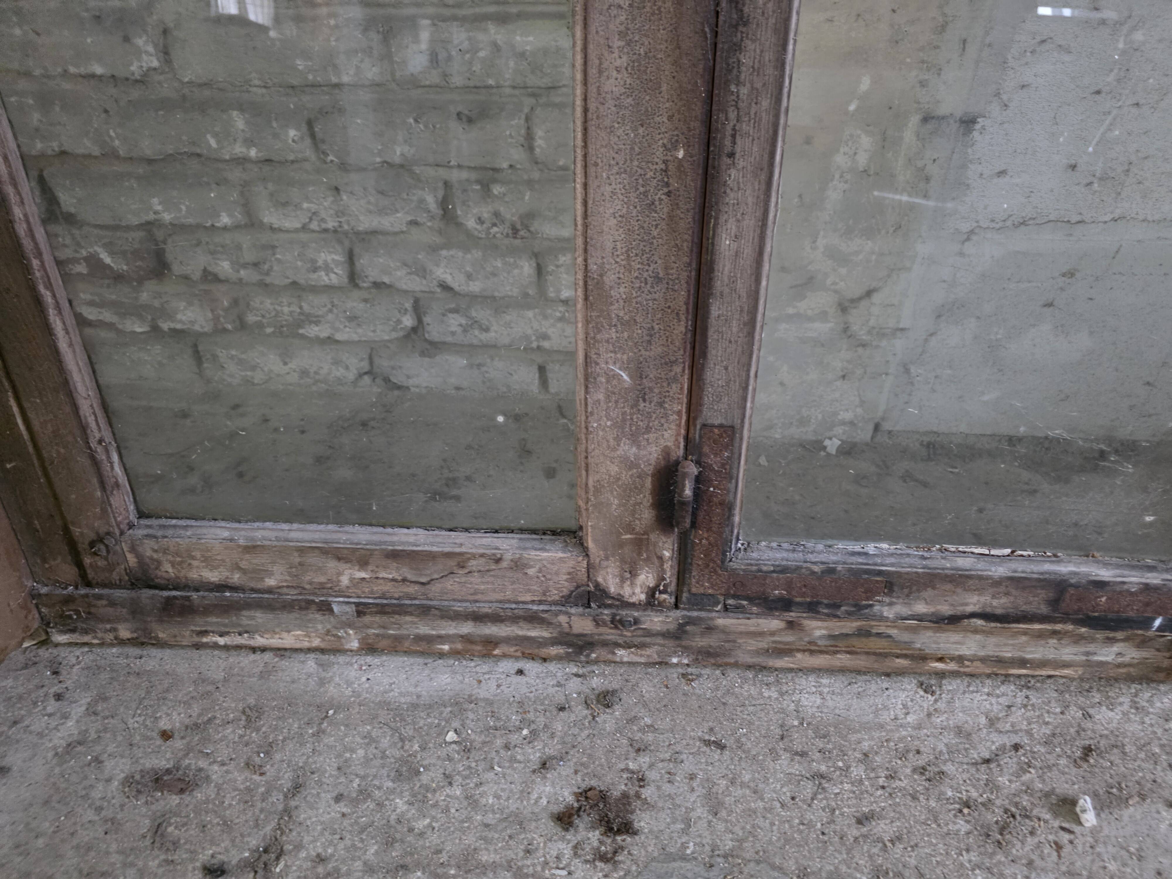4 old solid oak windows from the early 20th century
