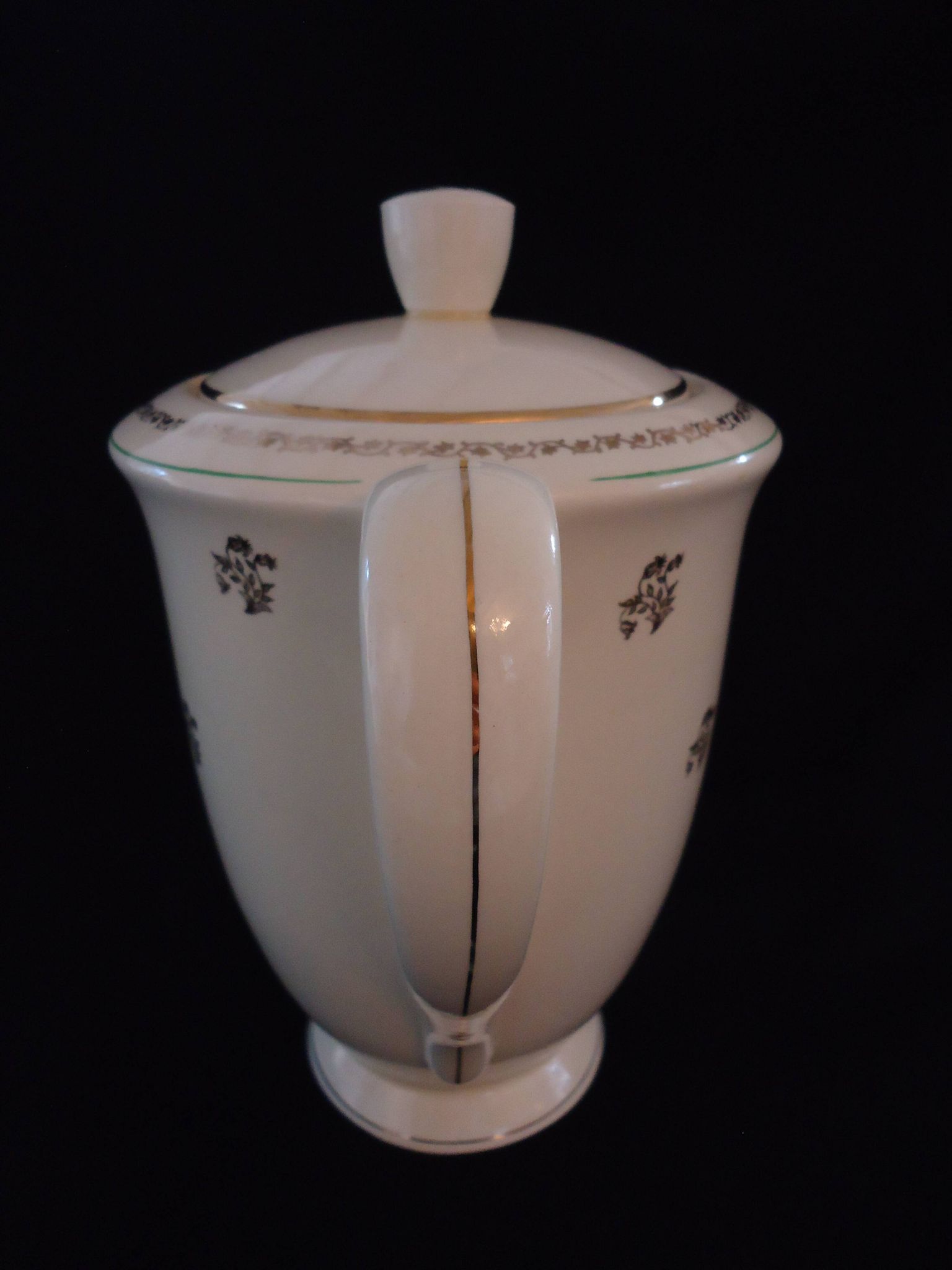 Cafetière, verseuse ancienne en faïence de Gien, modèle Valence