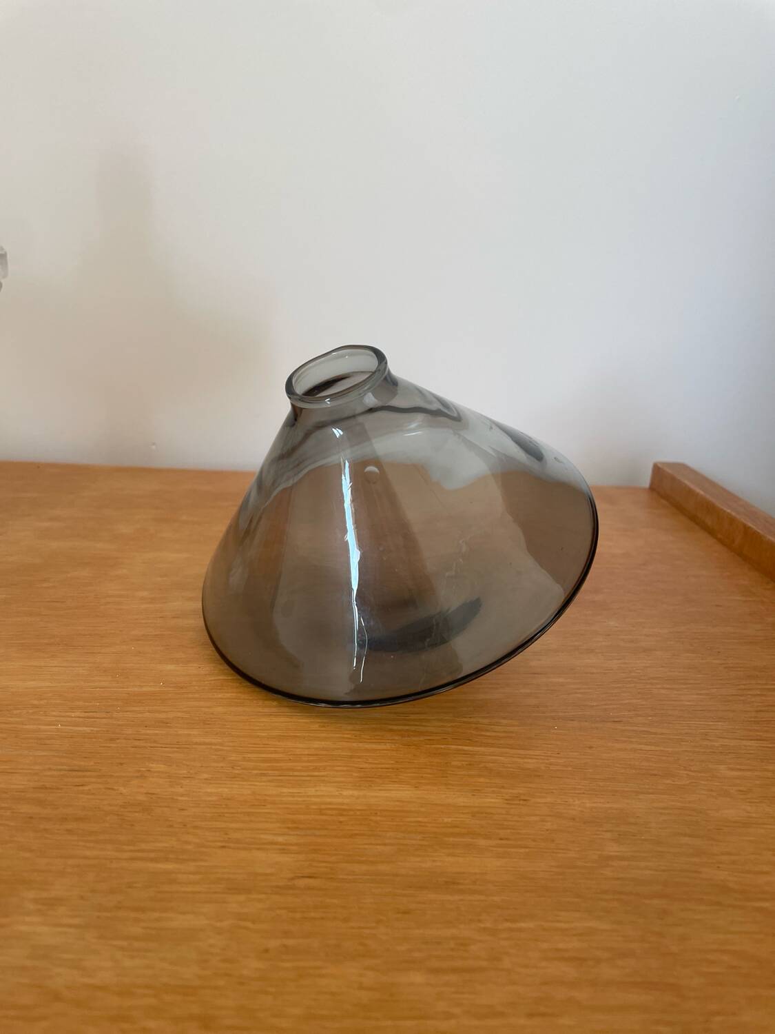 Smoked glass designer vase – Spinning top shape