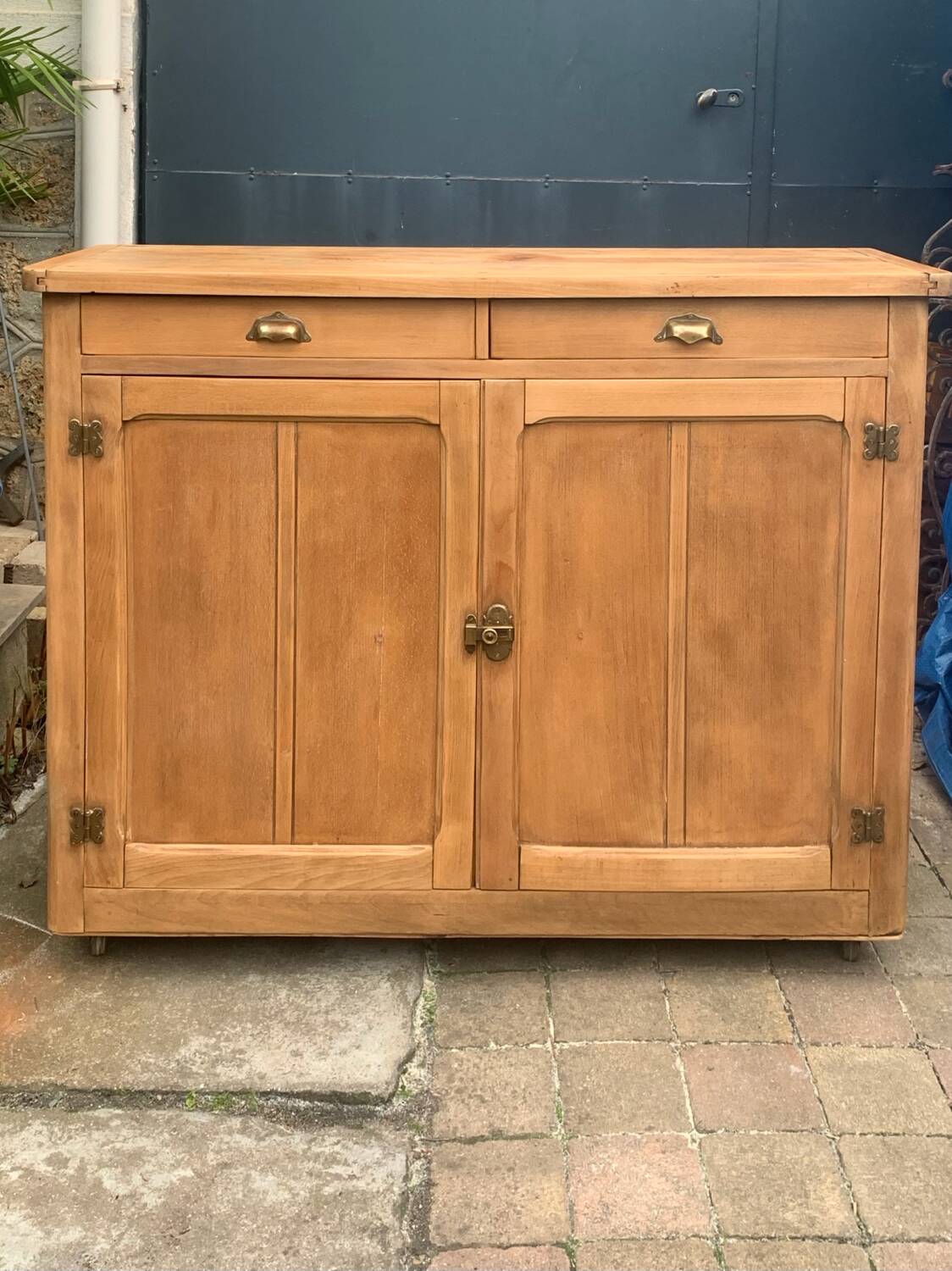 Grand Parisian buffet with billot and butterfly hinges, raw wood, 1930.