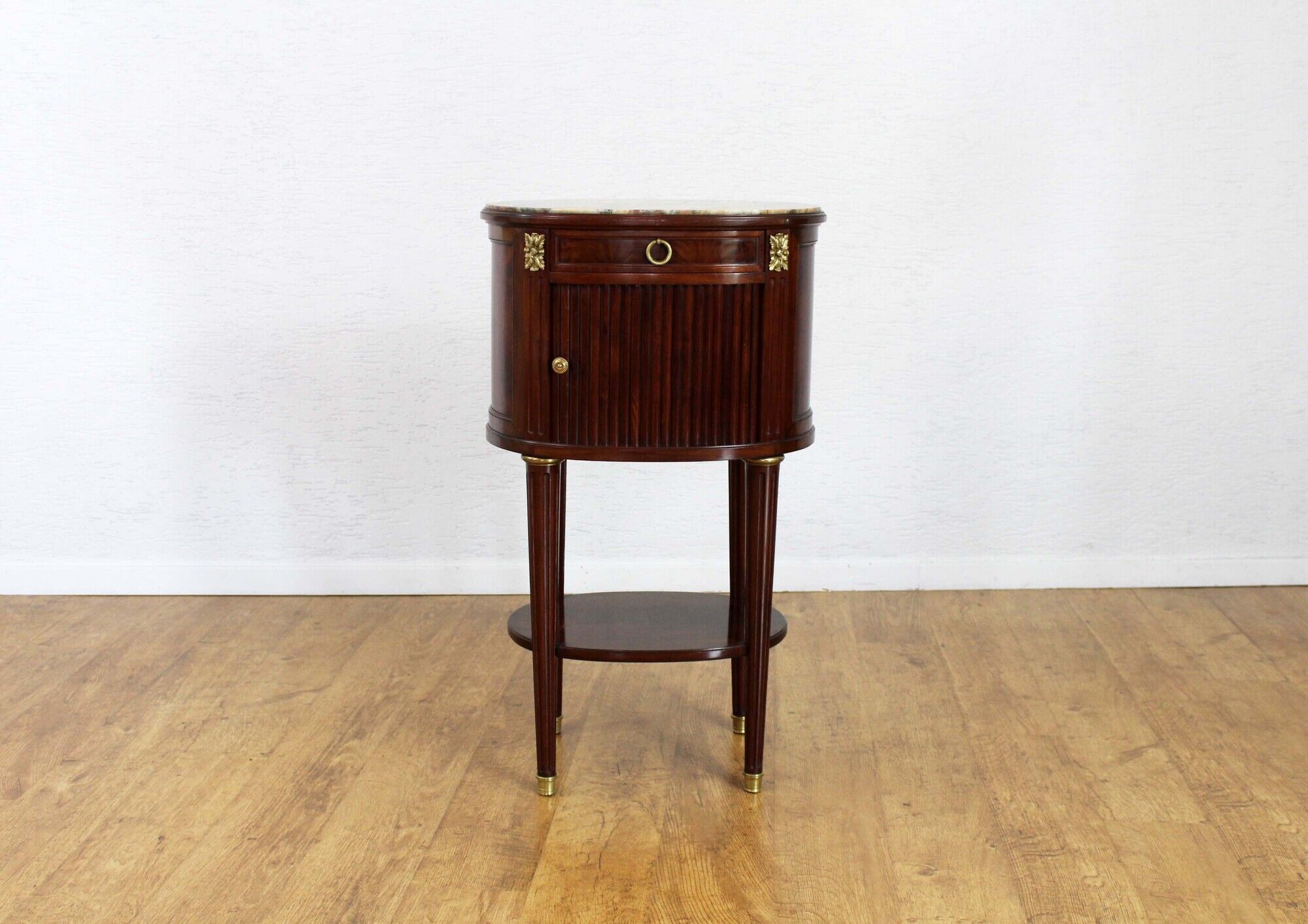Furniture style Louis XVI mahogany of the 1920s.