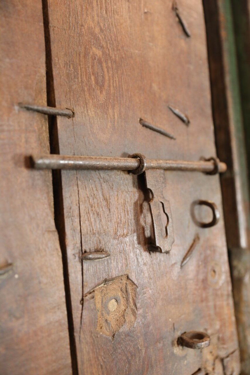 Indian door 2 leaves with closure and rings