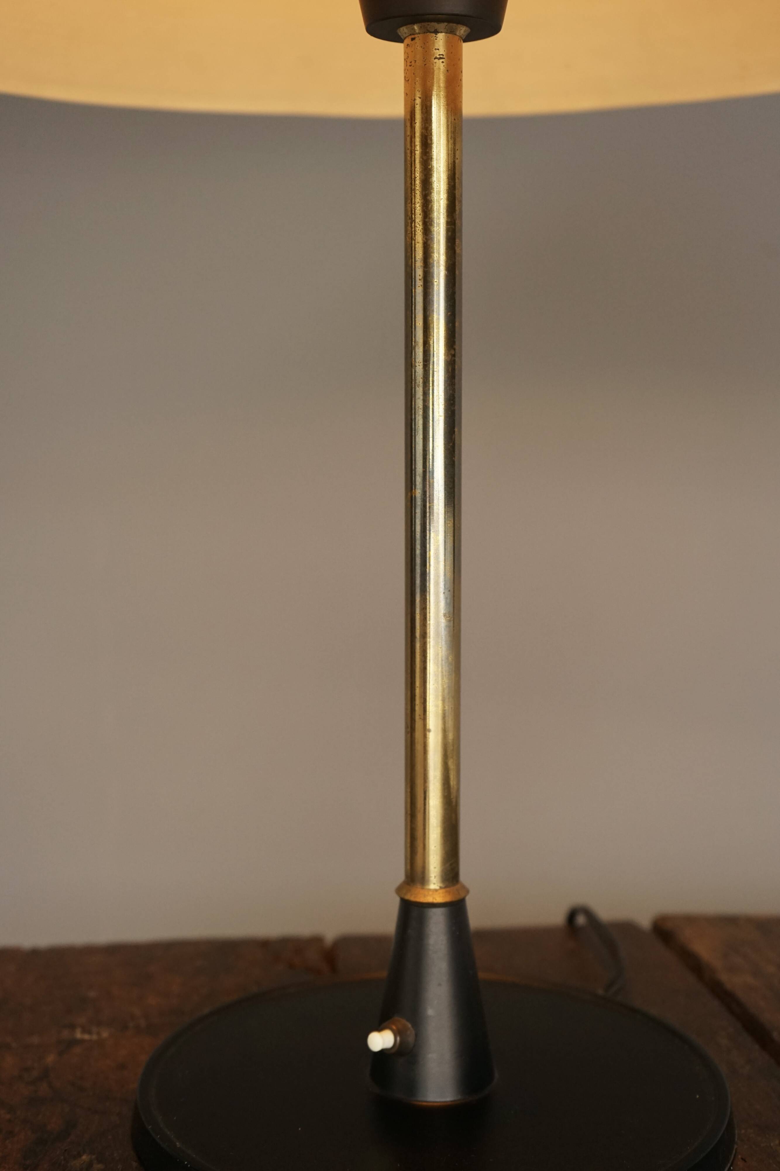 Lampe de table vintage attribuée à Lyfa, Danemark. Années 1950