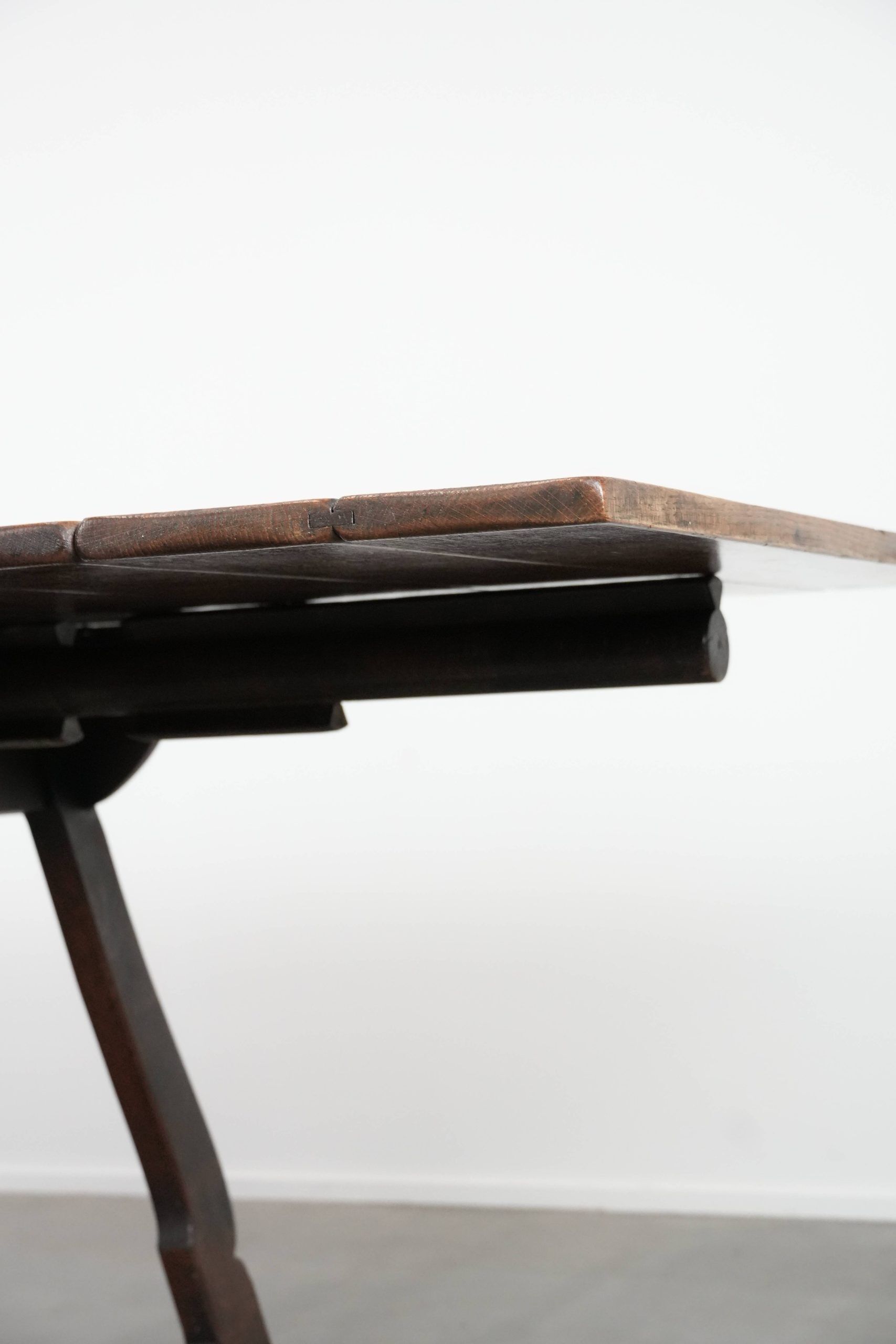 Antique Swiss extendable dining table made of oak from the mid-19th century