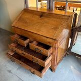 Secretary, sloped desk in walnut, 18th century ☐ 97.5 x 62 cm
