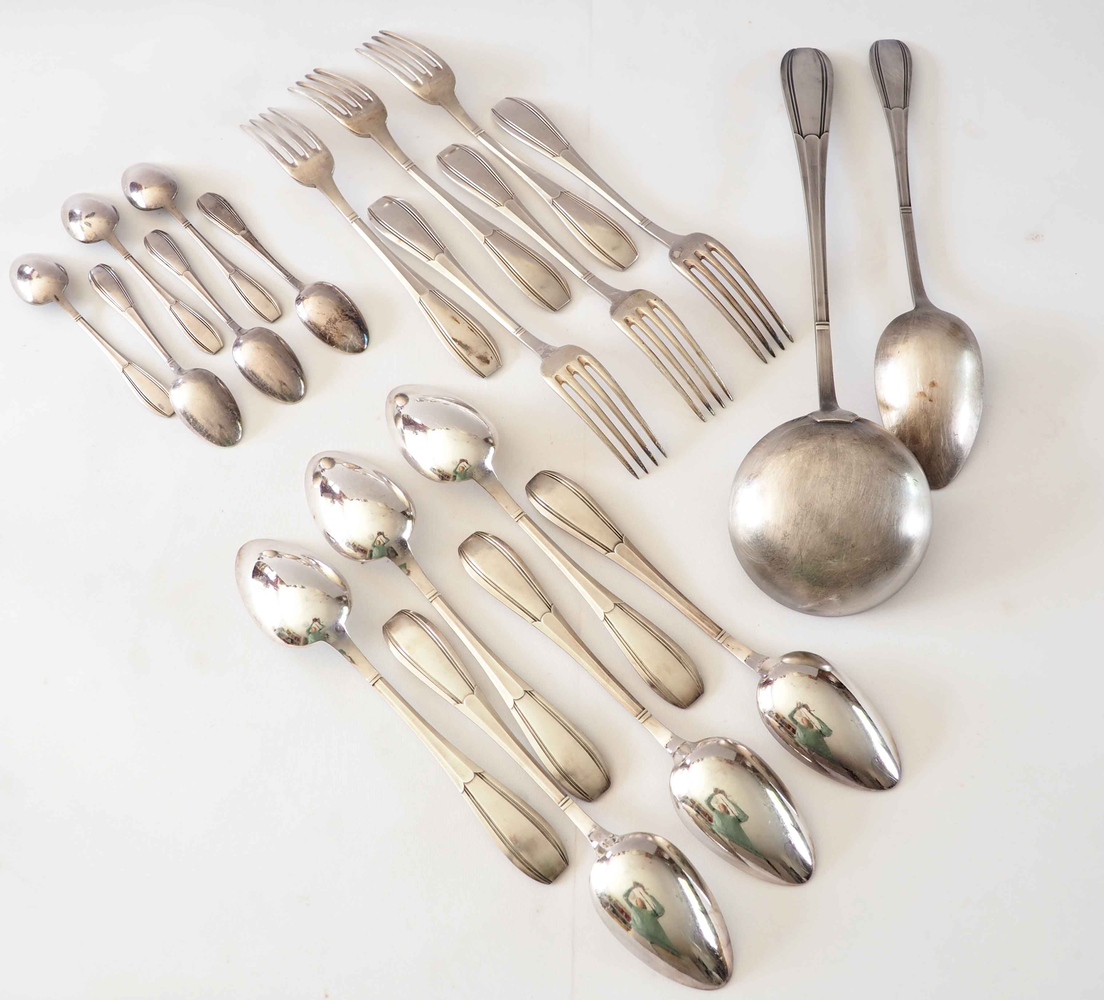 Silver cutlery set