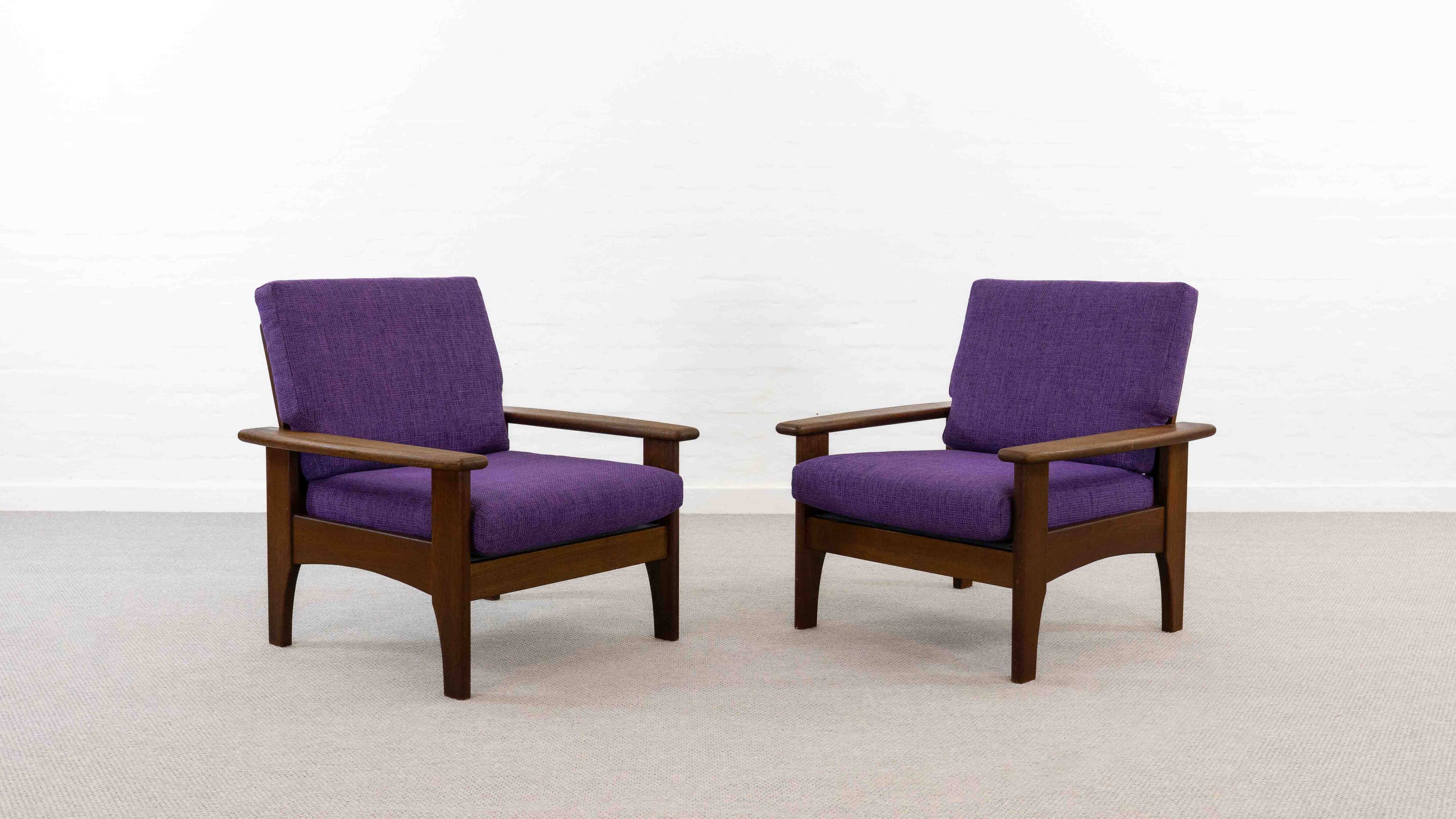 Set of 2 scandinavian easy chairs in teak with purple upholstery