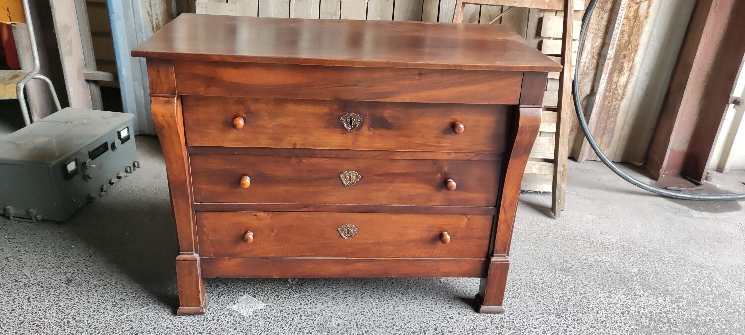 Walnut directoire chest of drawers, lacrosse