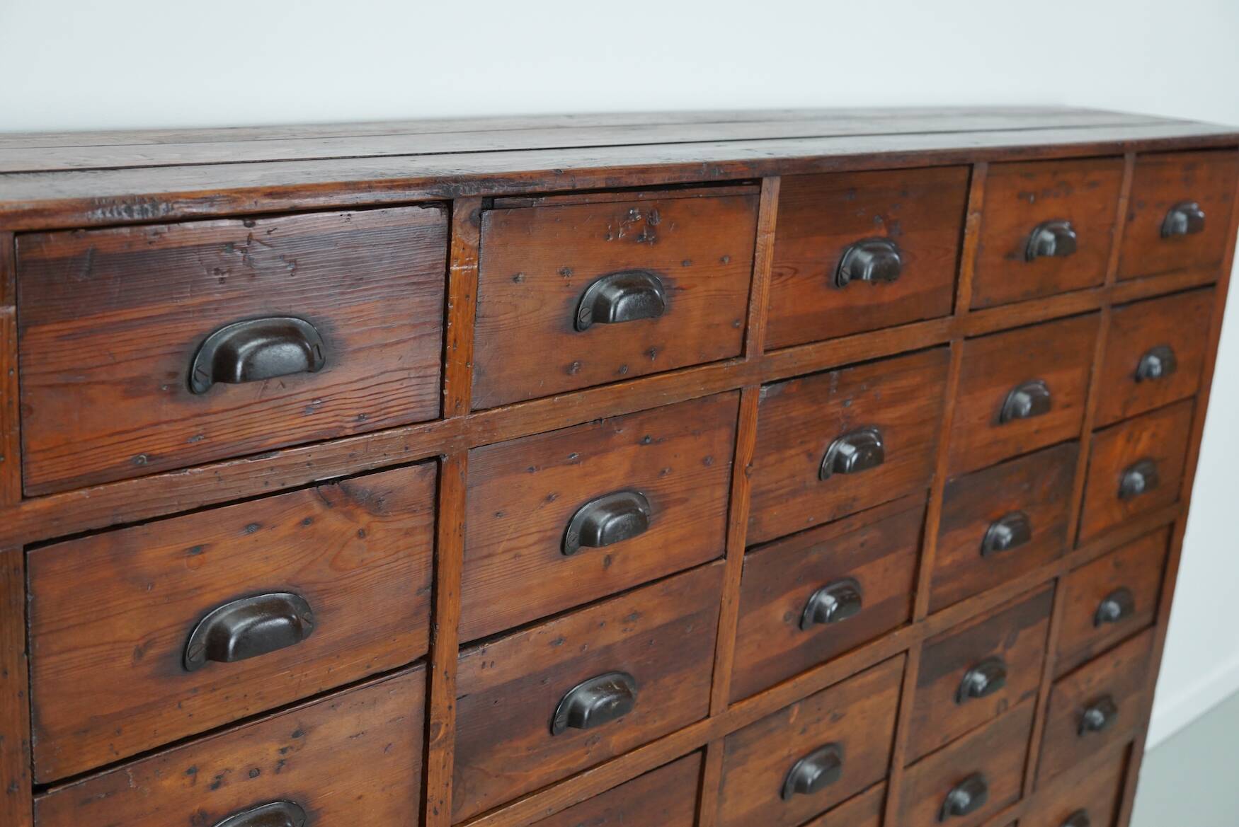 Cabinet d'Apothicaire Antique en Pin, France, Début du 20ème Siècle