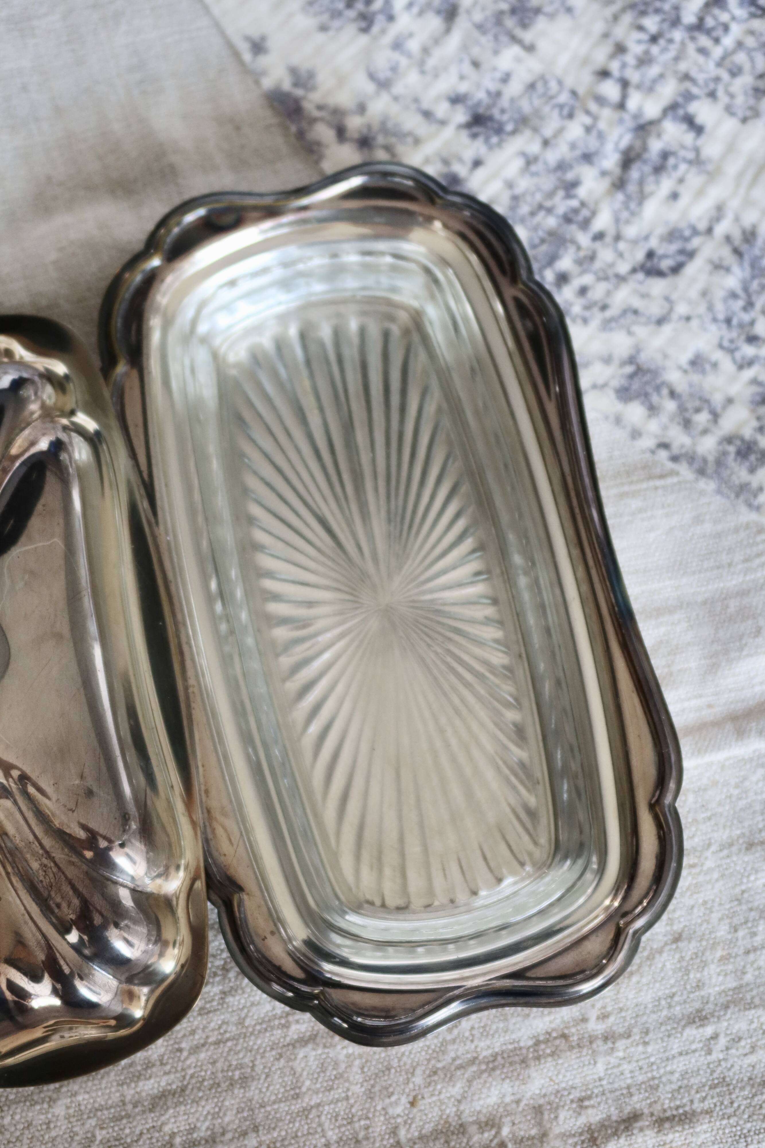 Vintage silver-plated butter dish in rococo style - Glass compartment - Knife