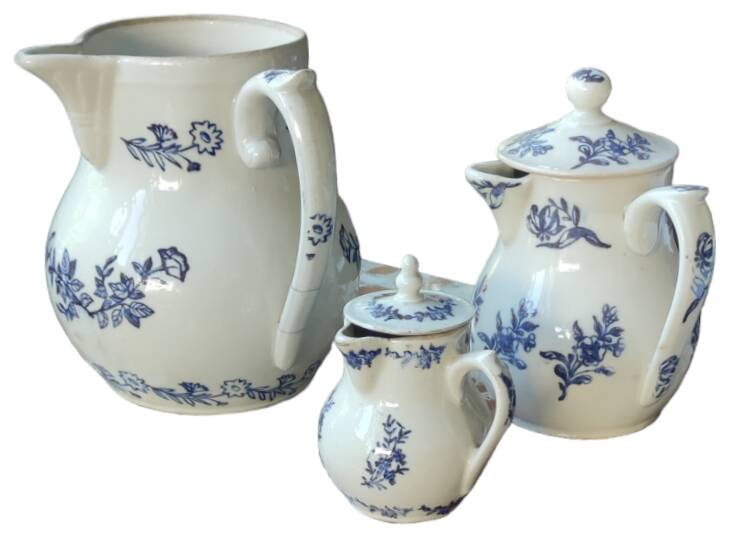 Set of 3 Saint Uze milk jugs and pitchers