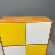 Armoire U-450 en placage de chêne, variante jaune et blanc, Jiří Jiroutek pour Inte