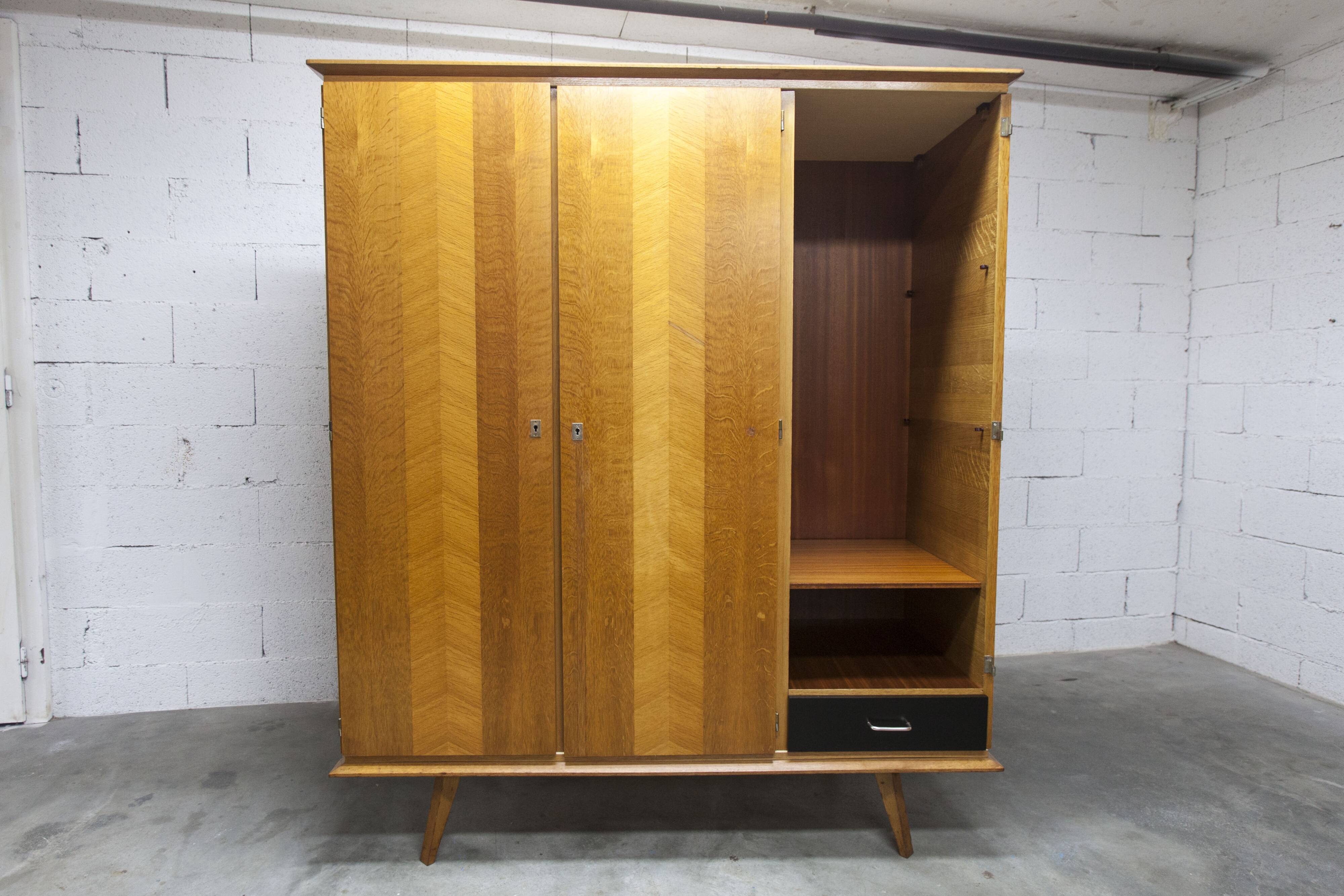 French wardrobe with tapered legs, 3 doors, 1 mirror (27*130), and 1 drawer.