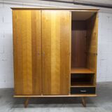 French wardrobe with tapered legs, 3 doors, 1 mirror (27*130), and 1 drawer.