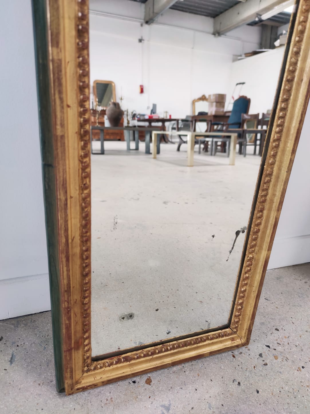 Rectangular foot mirror with pearl mesh