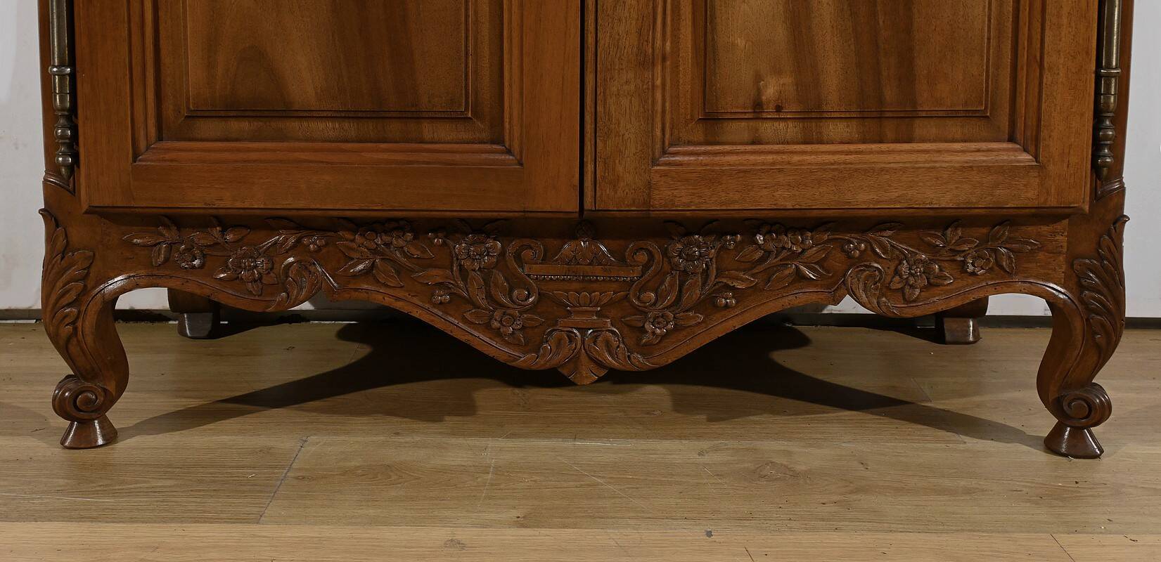 Walnut Display Cabinet, Louis XV Style – Late 19th Century