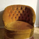 Fauteuil crapaud en velours doré