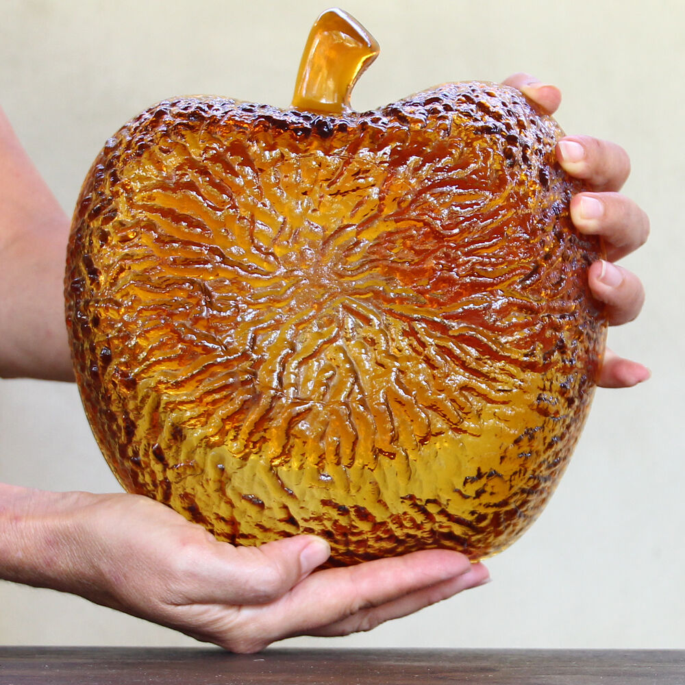 Apple-shaped fruit cup