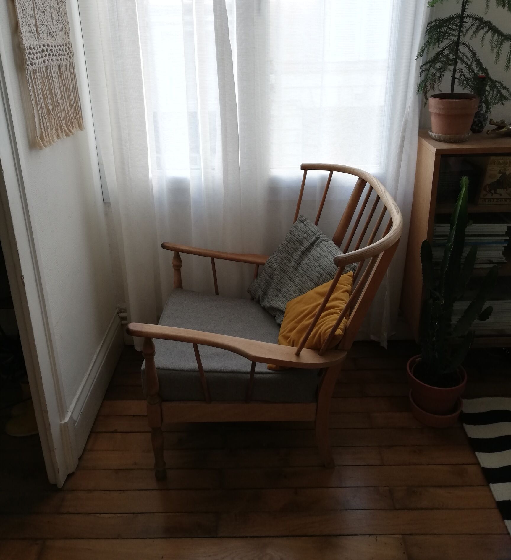 Wide range chair