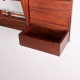 Coat rack Free-form wall-shaped cloakroom