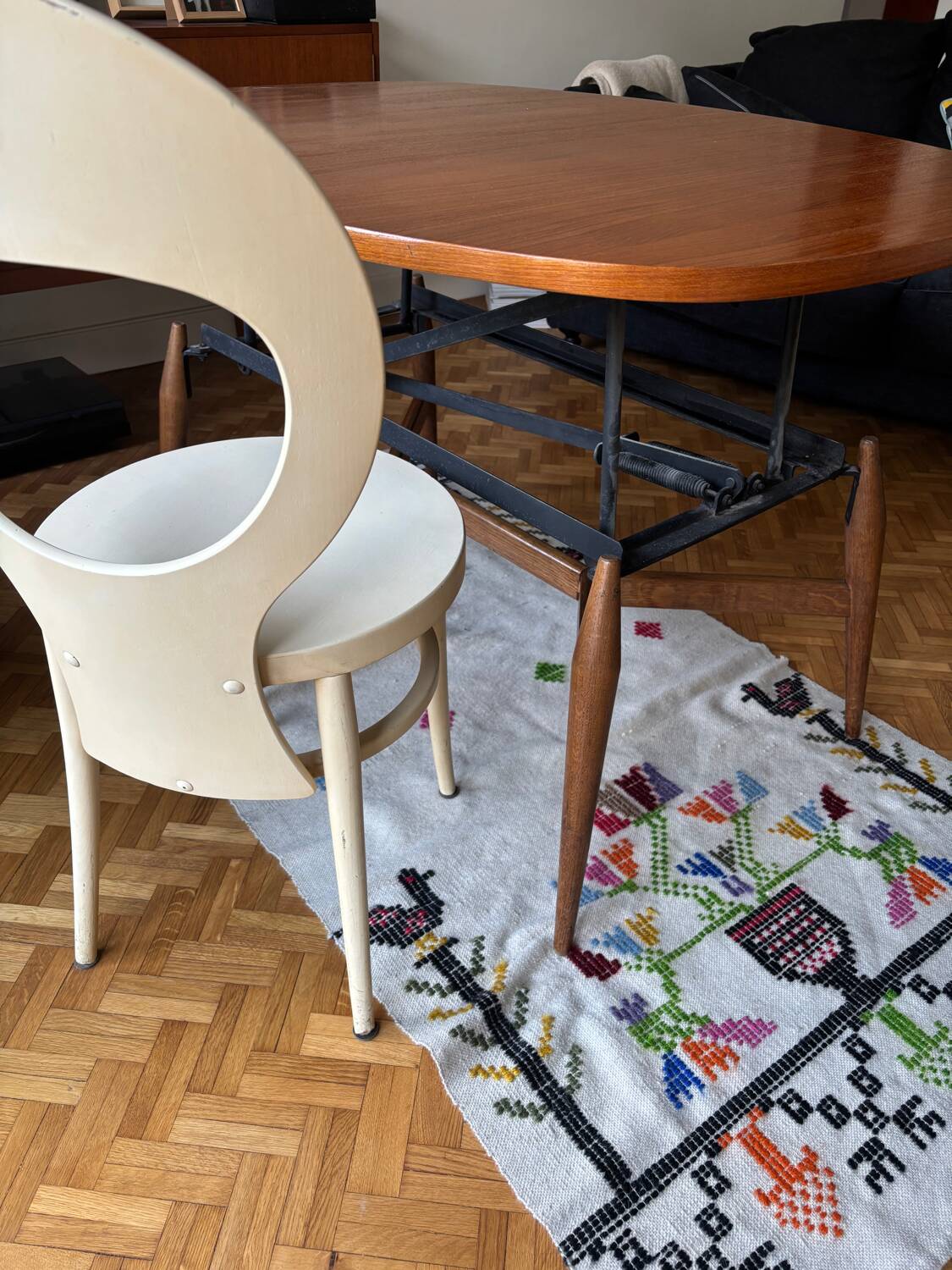 Smorrebrod lift-up coffee table