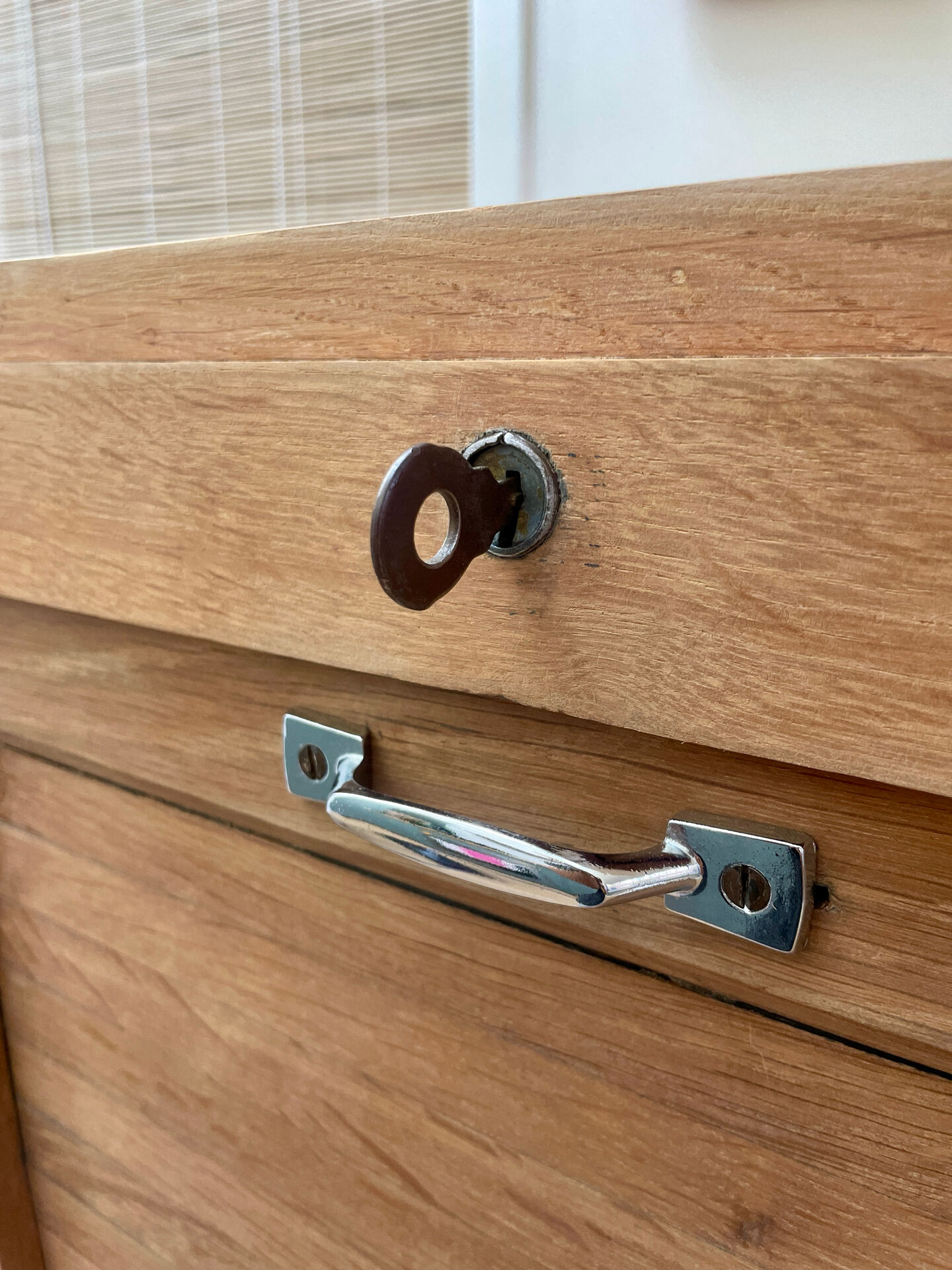 Curtain filing cabinet