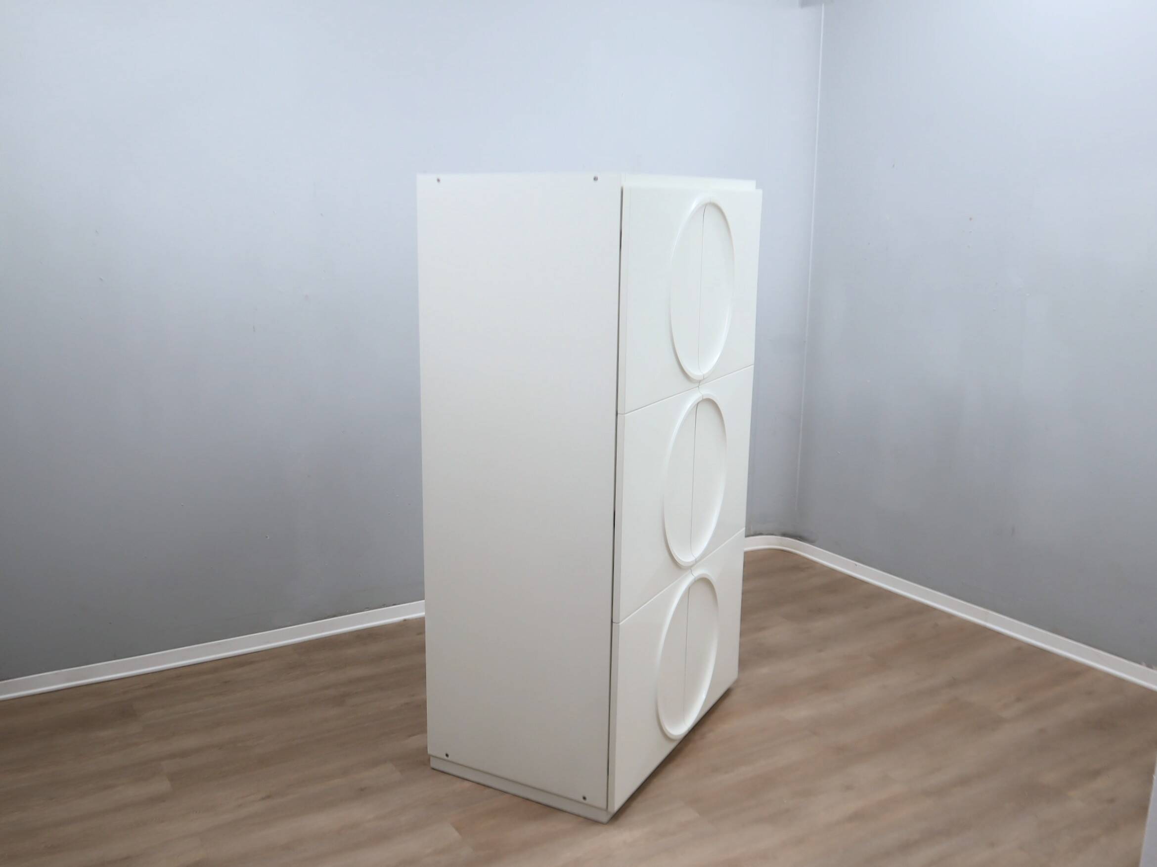 Italian Space Age Wardrobe white lacquered F.lli Proserpio 1960s