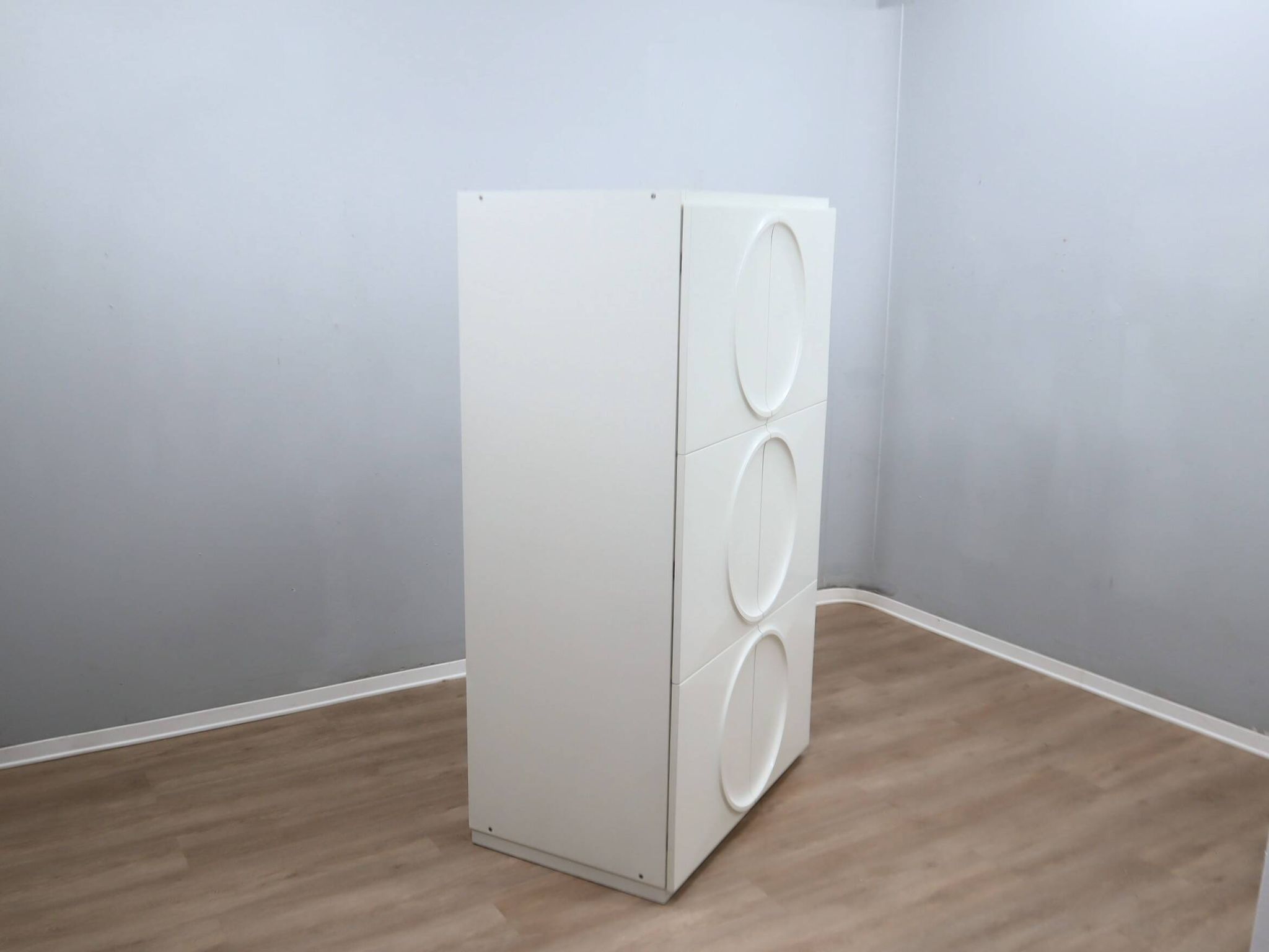 Italian Space Age Wardrobe white lacquered F.lli Proserpio 1960s